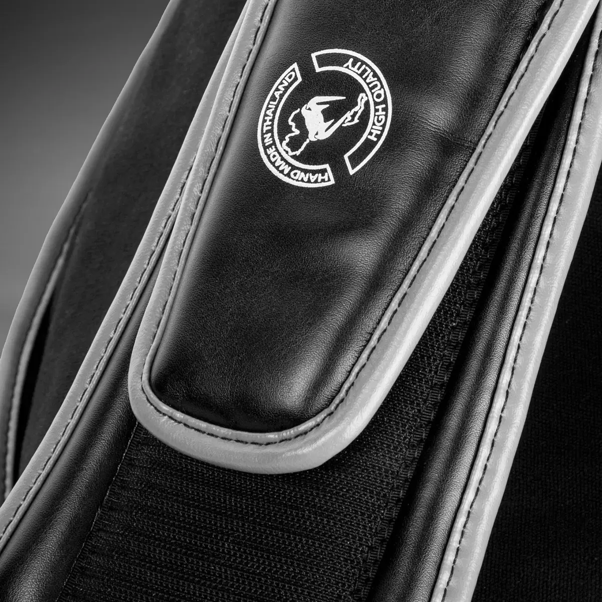Venum Elite Belly Protector - Black/Red, детайл "Hand Made in Thailand"