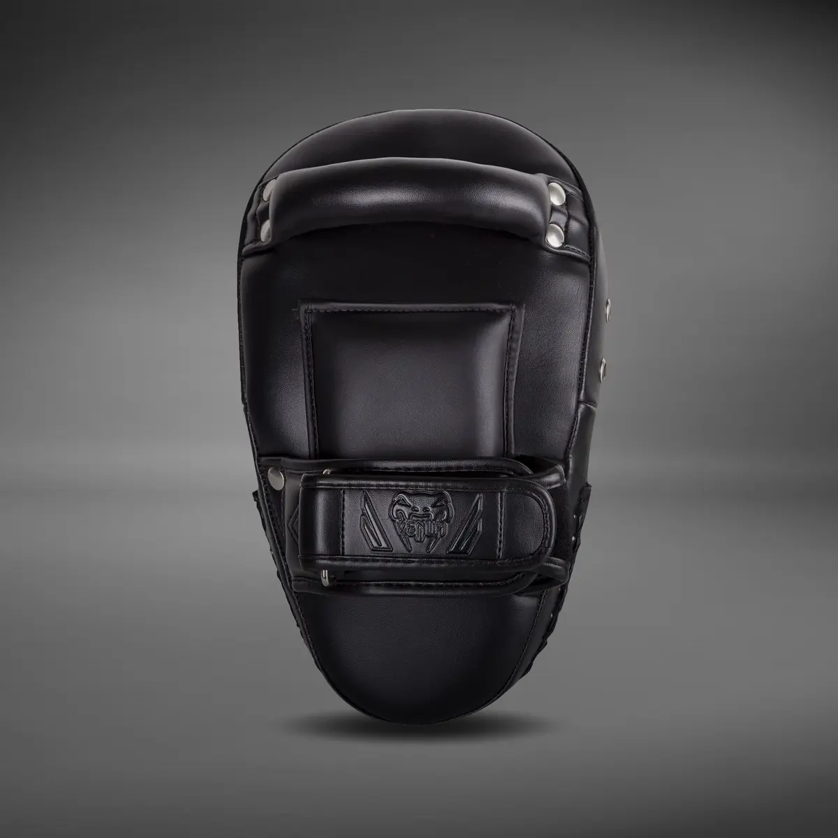Venum Elite Big Focus Mitts - Black/Black, заден изглед с дръжка