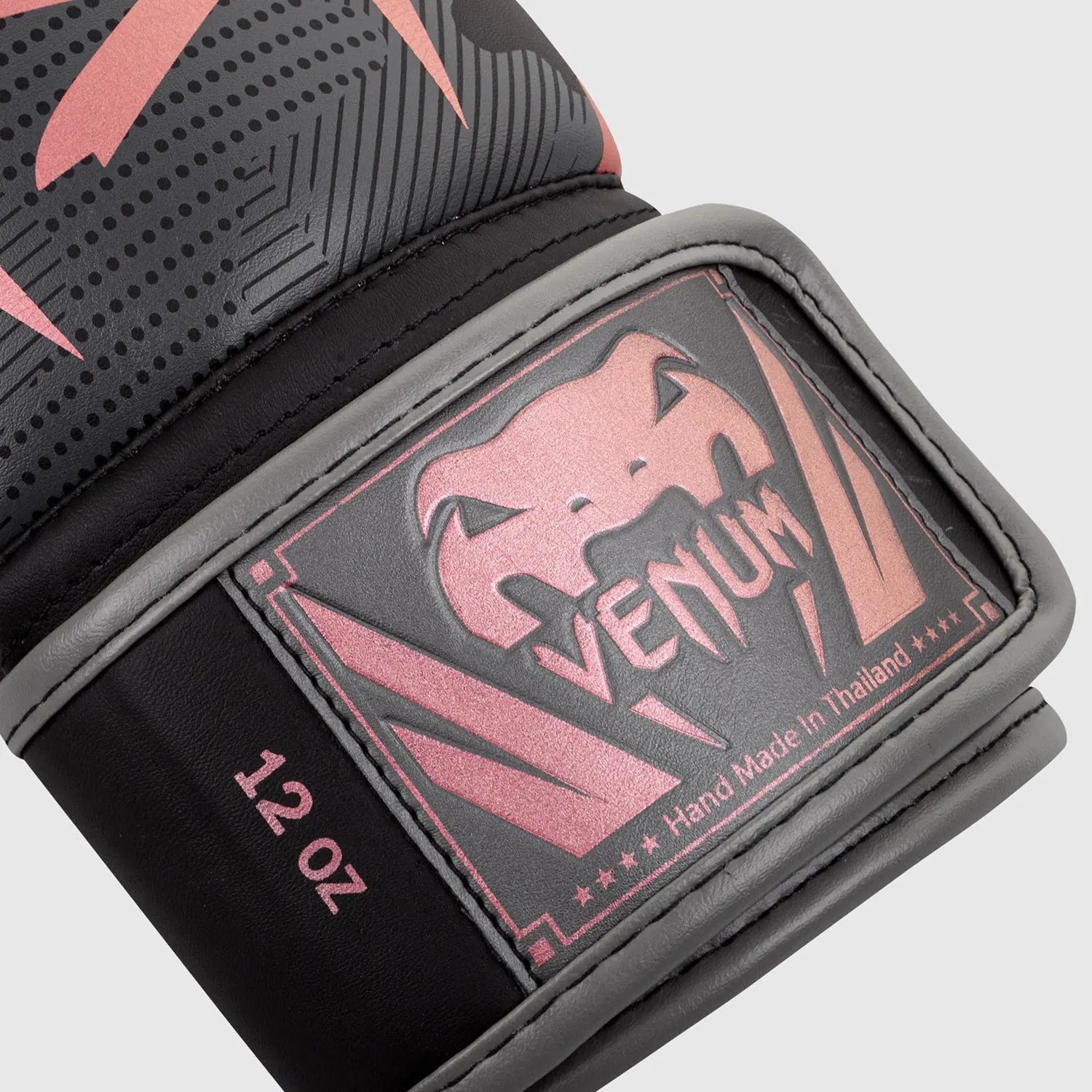 Venum Elite Boxing Gloves – Camo/Pink етикет