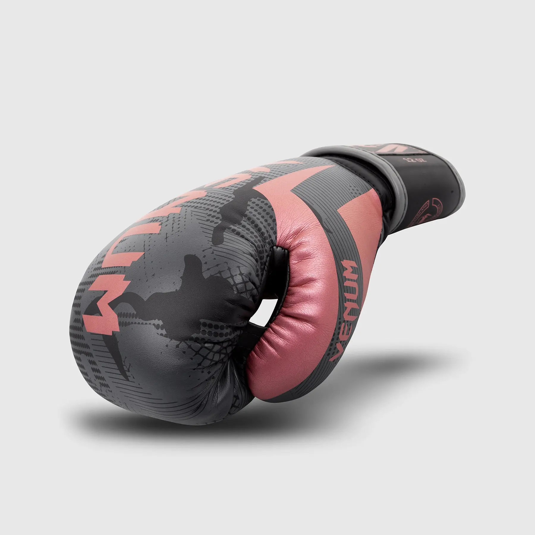 Venum Elite Boxing Gloves – Camo/Pink страничен изглед