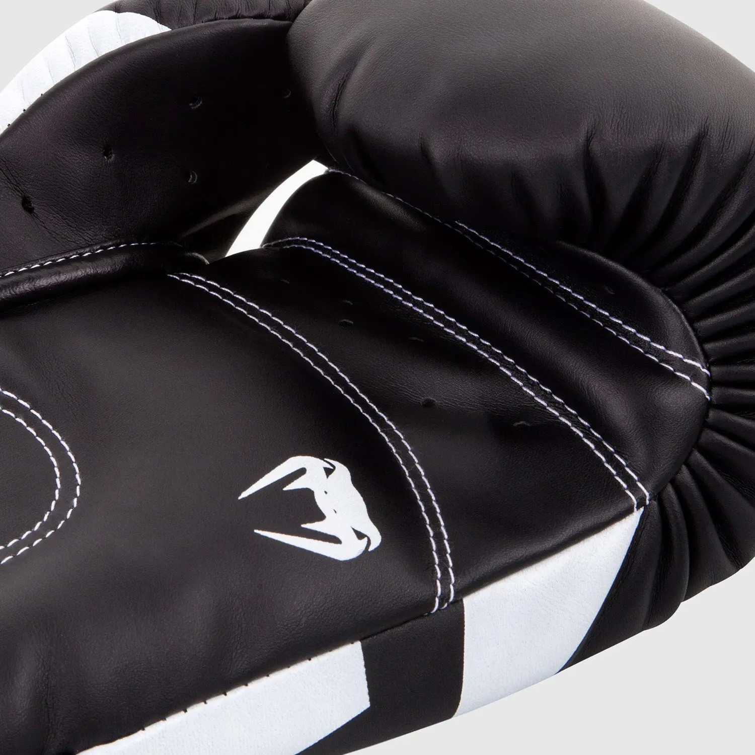Venum Elite Boxing Gloves - Black/White детайл