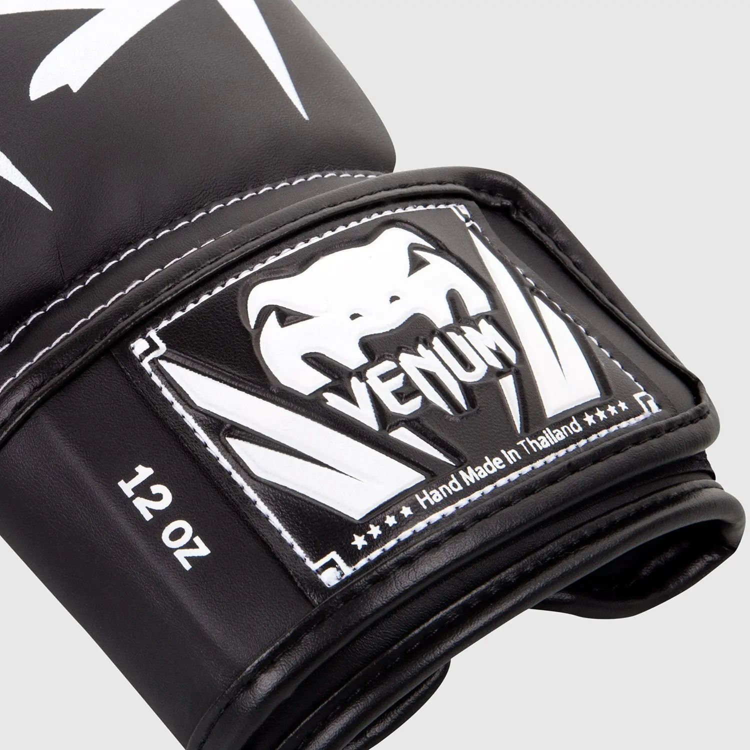 Venum Elite Boxing Gloves - Black/White етикет