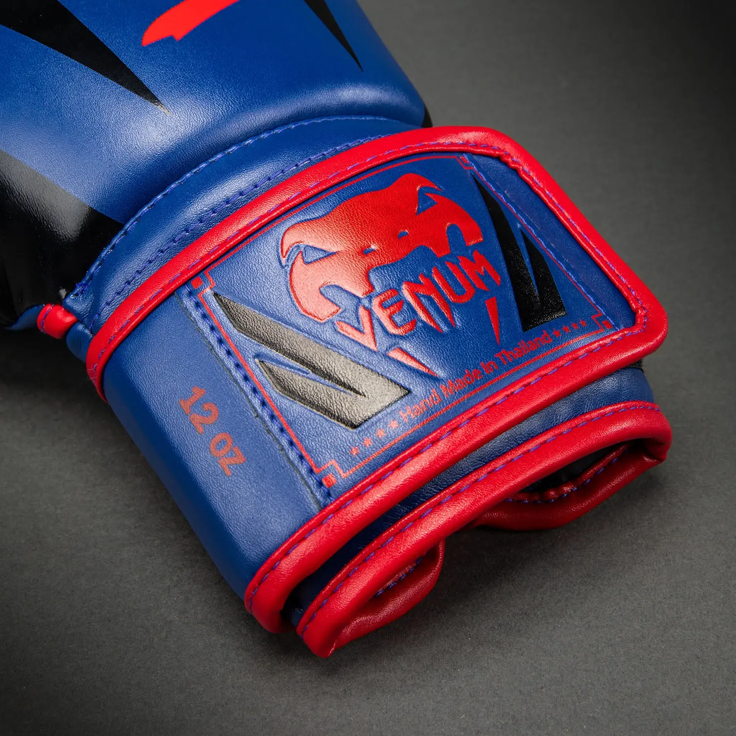 Venum Elite Boxing Gloves - Dark Blue/Red таг с размер
