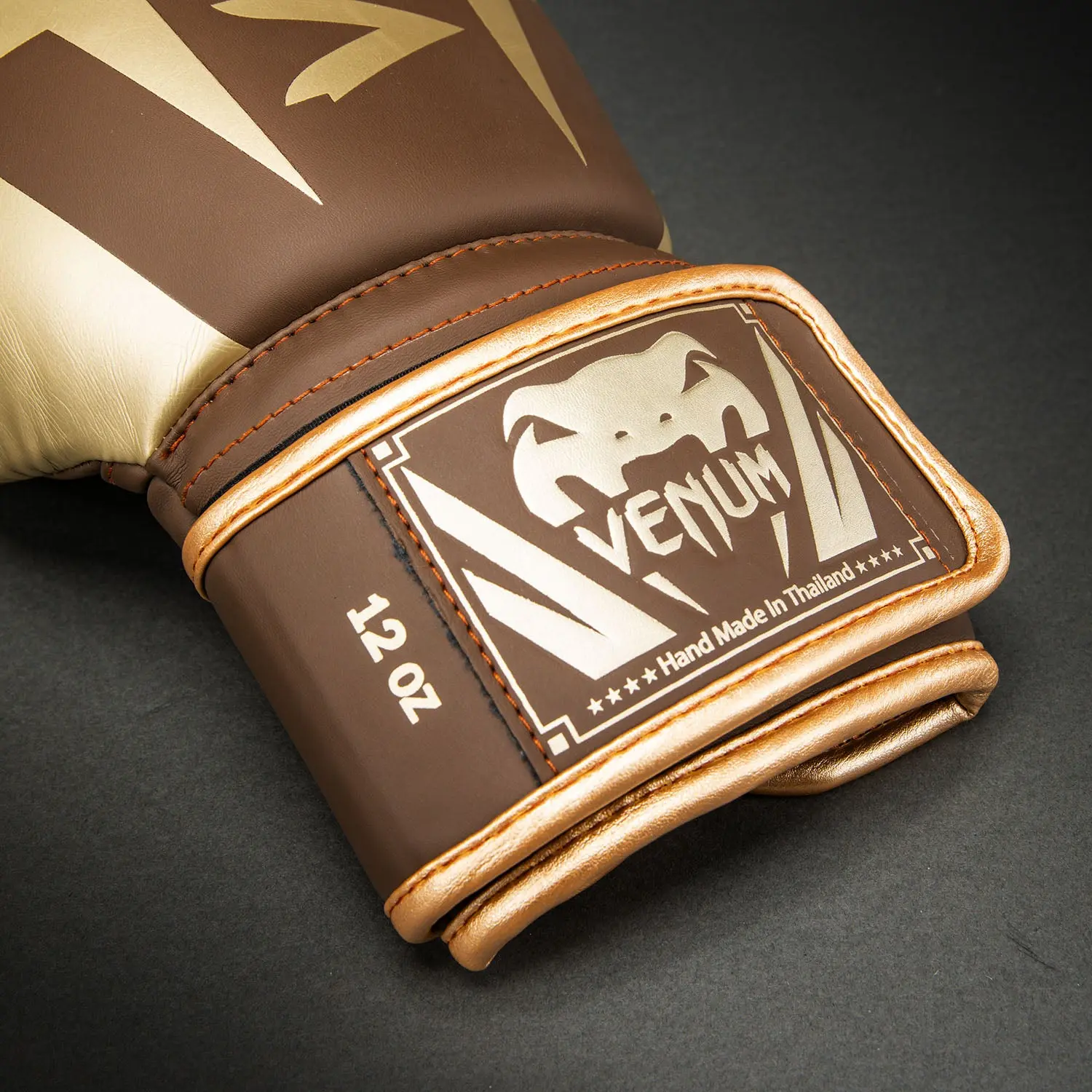 Venum Elite Boxing Gloves - Dark Brown етикет 12 oz