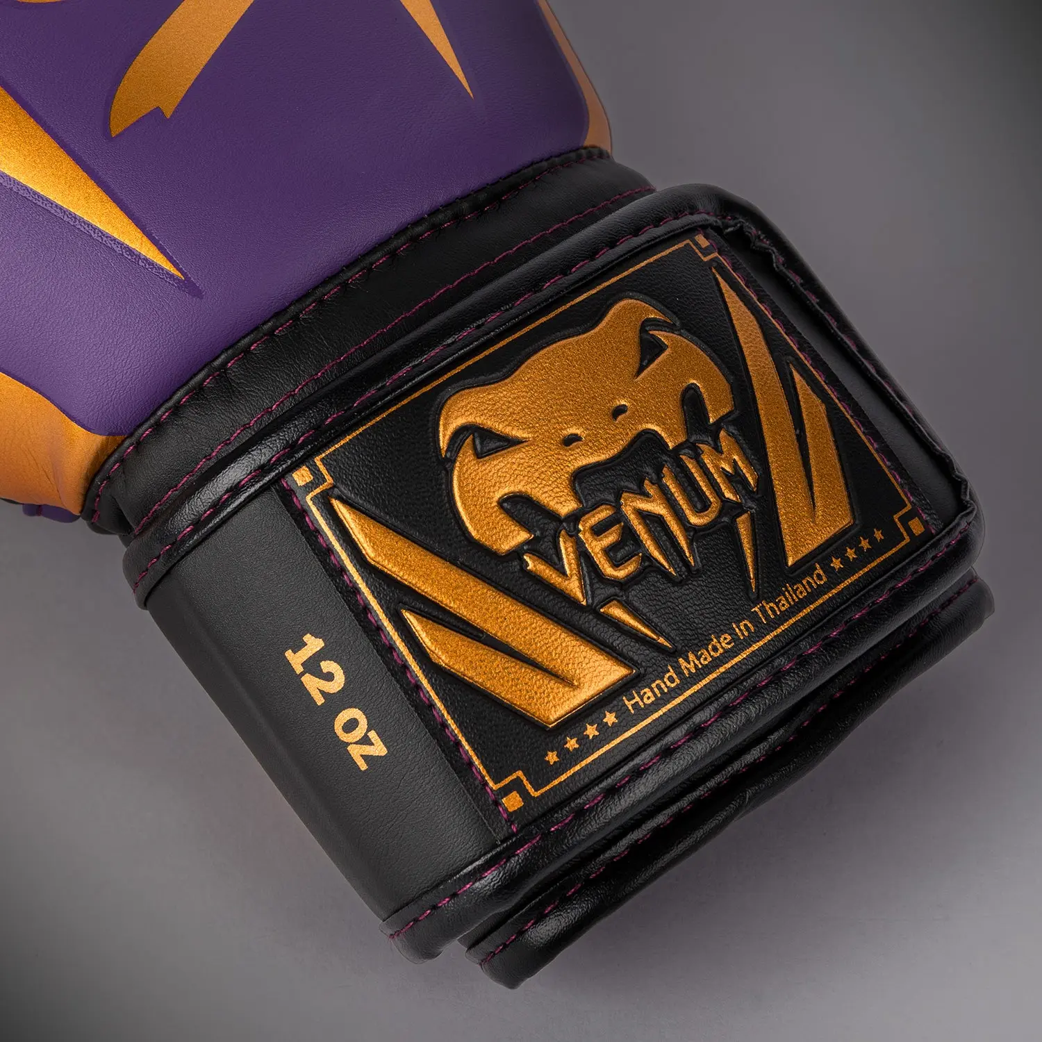 Venum Elite Boxing Gloves - Dark Purple - Special Edition детайл от етикет