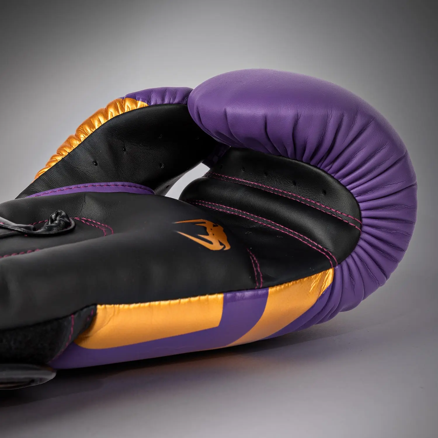 Venum Elite Boxing Gloves - Dark Purple - Special Edition страничен изглед