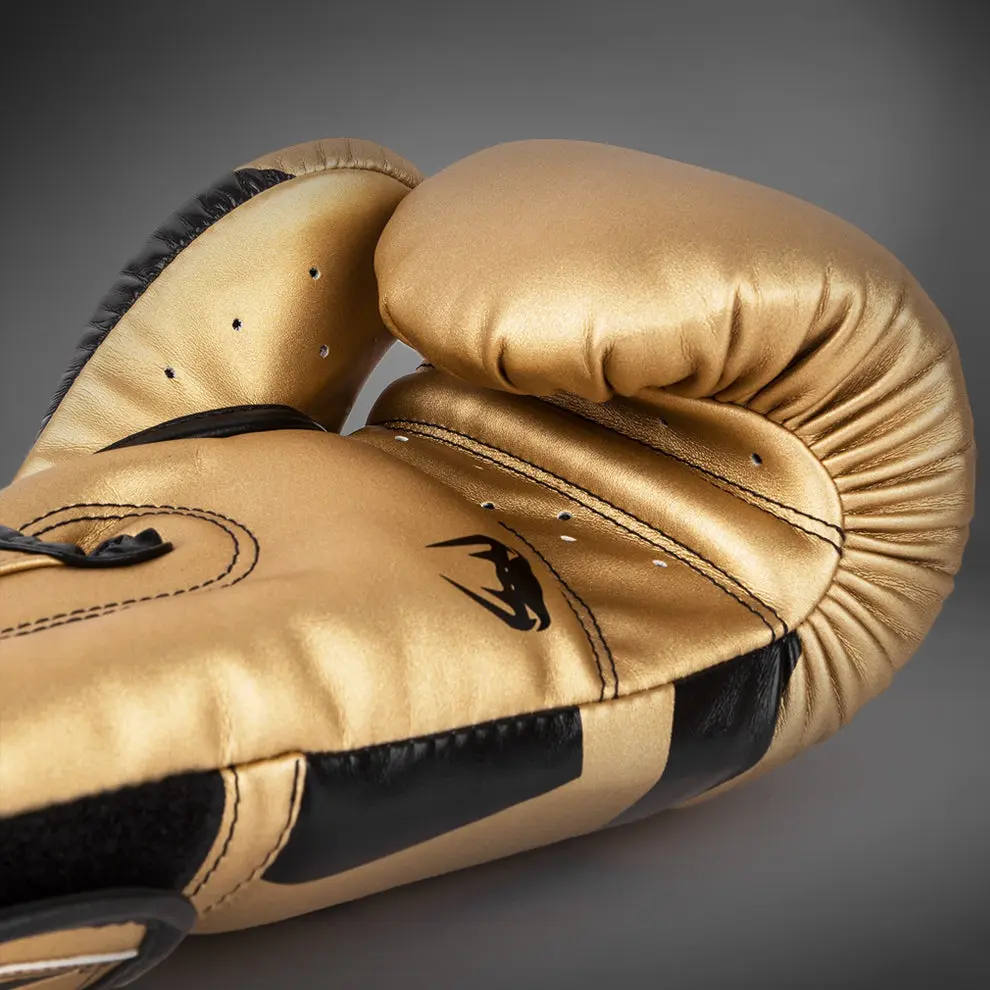 Venum Elite Boxing Gloves - Gold/Black детайл от горната част