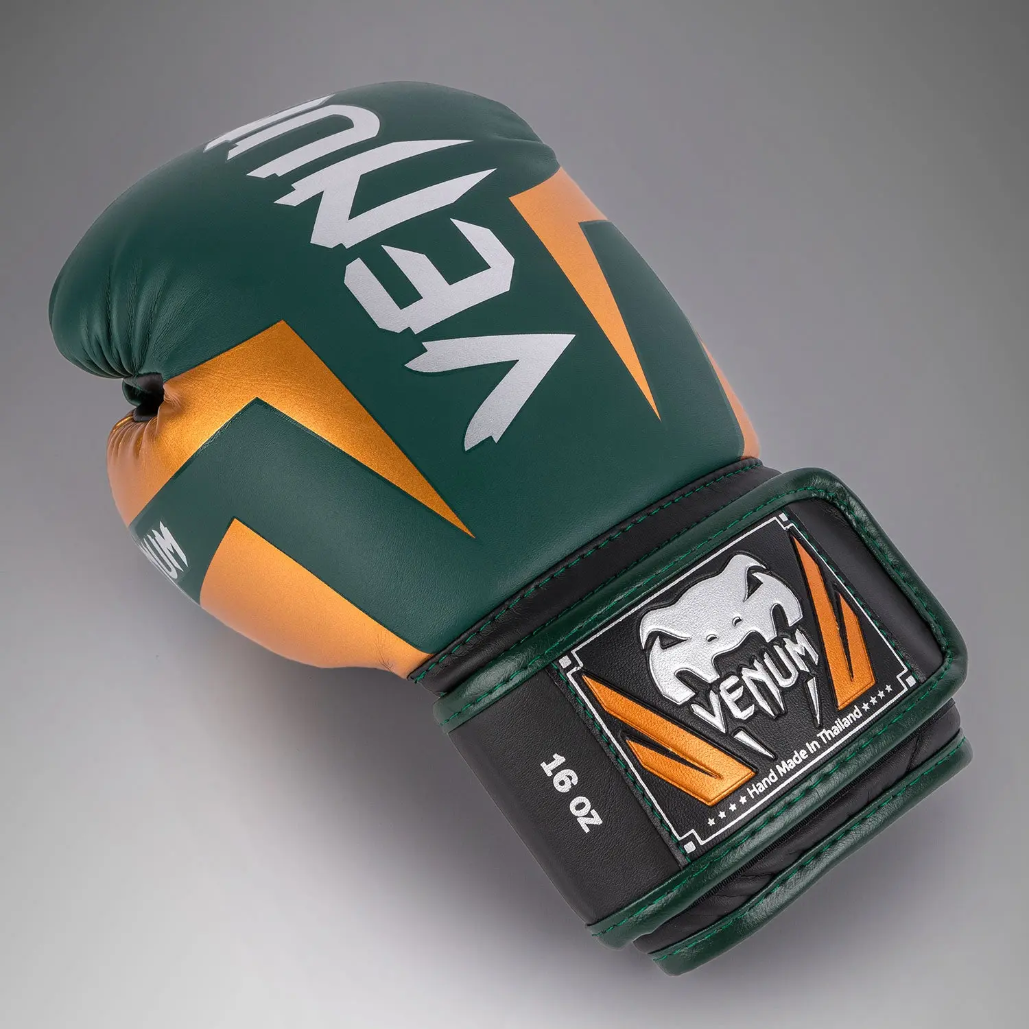 Venum Elite Boxing Gloves - Green/Bronze/Silver, страничен изглед на една ръкавица