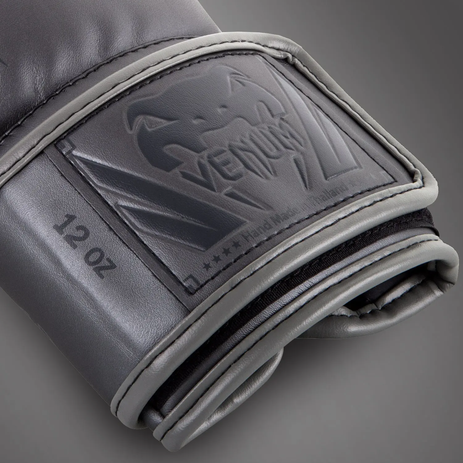 Venum Elite Boxing Gloves - Grey/Grey етикет с лого и размер