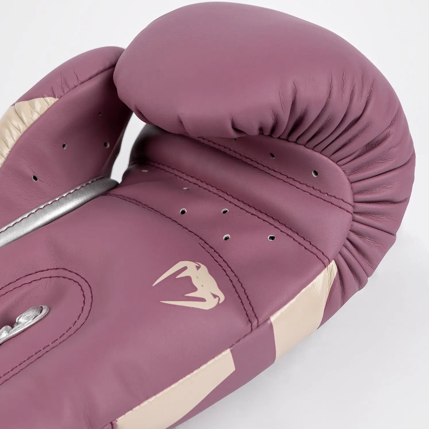 Venum x Kaz Elite Boxing Gloves - Dusky Orchid, детайл