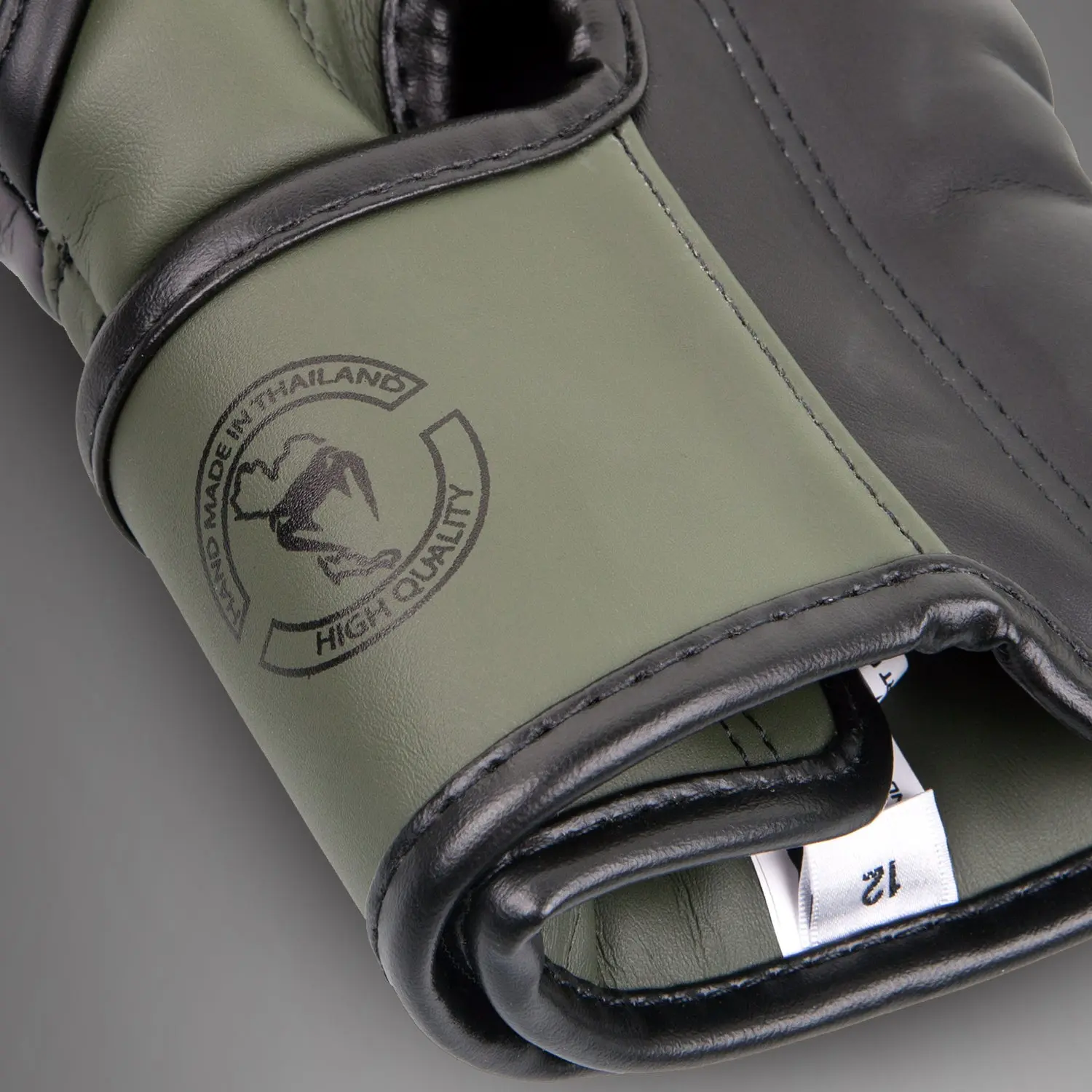 Venum Elite Boxing Gloves - Khaki/Black етикет