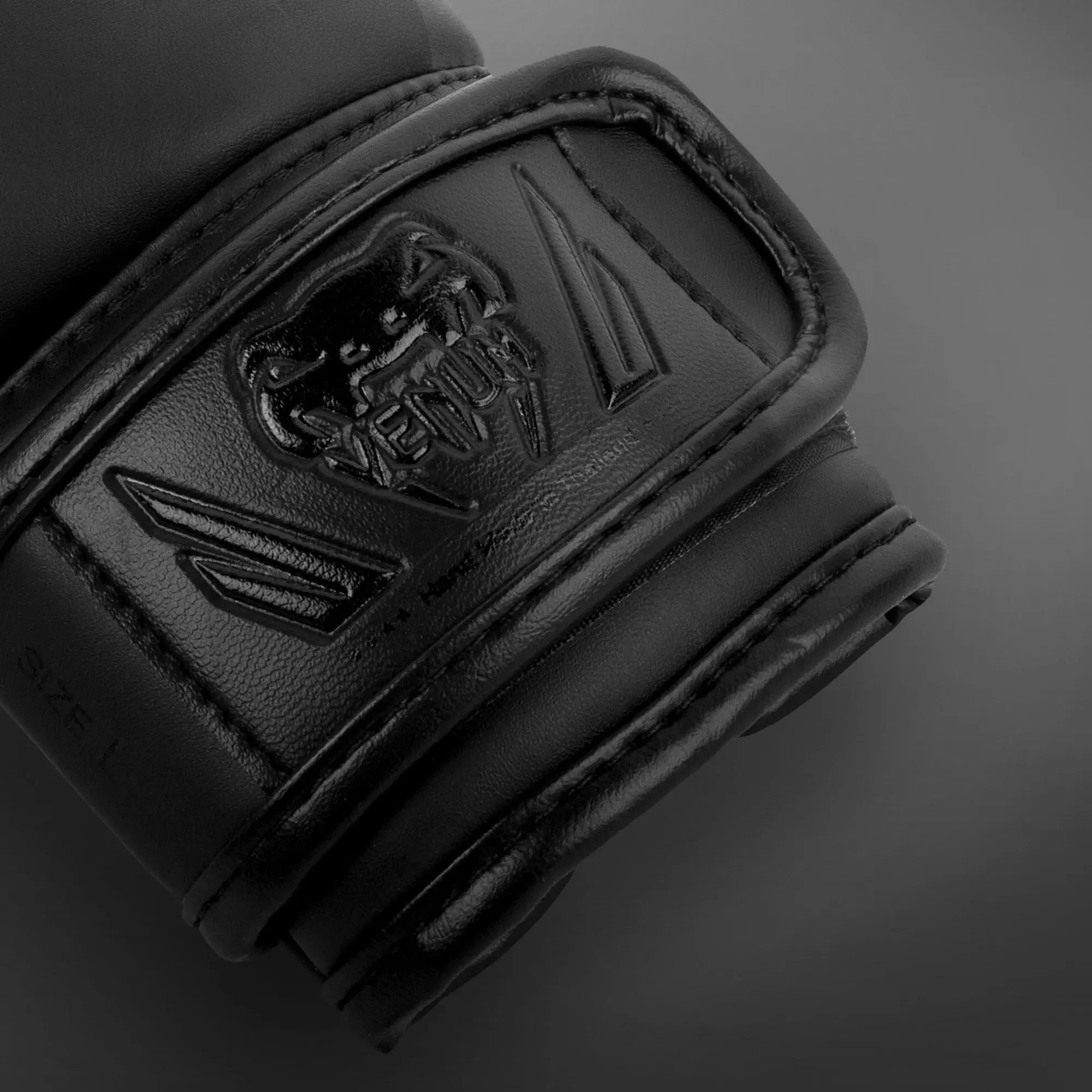 Venum Elite Boxing Gloves Kids - Exclusive преден изглед на закопчаване