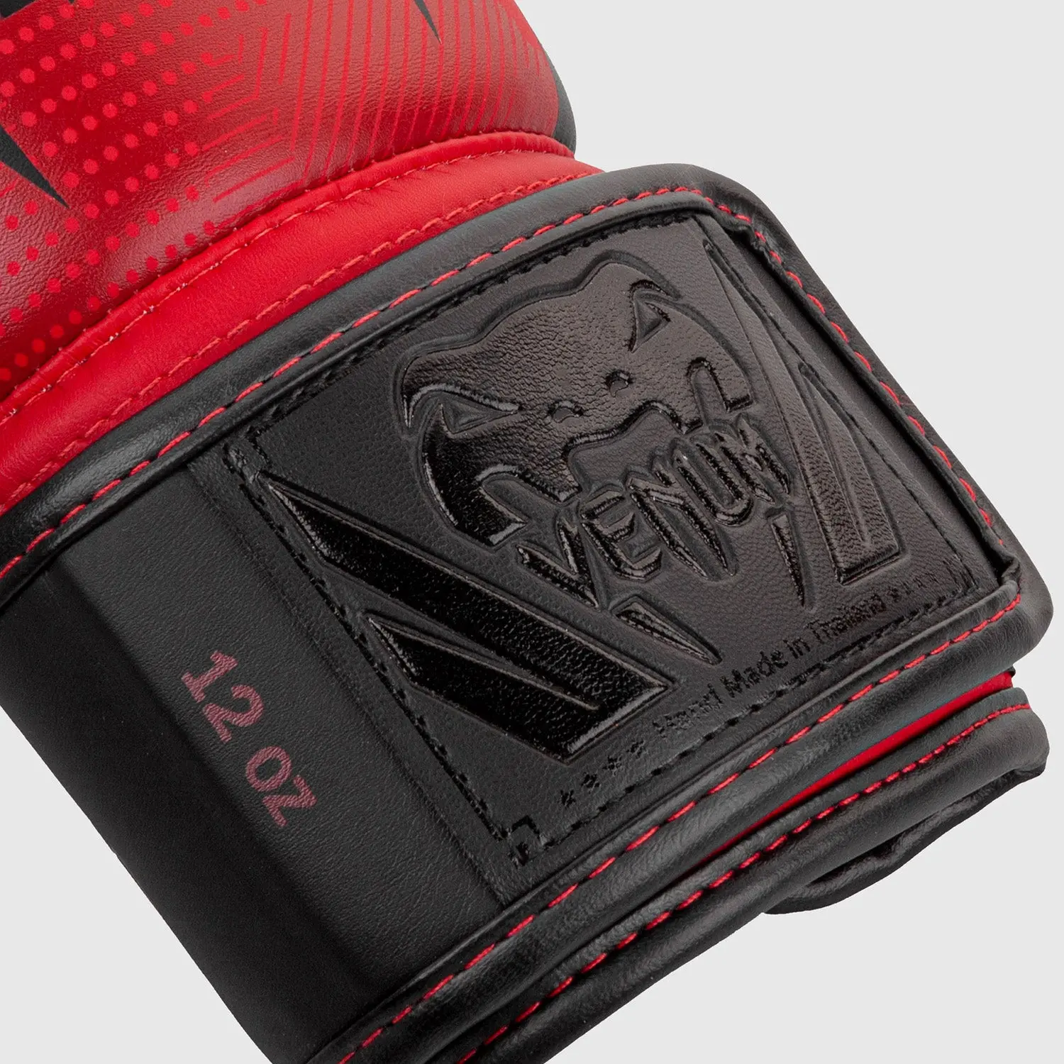 Venum Elite Boxing Gloves - Red/Camo детайл лого и размер