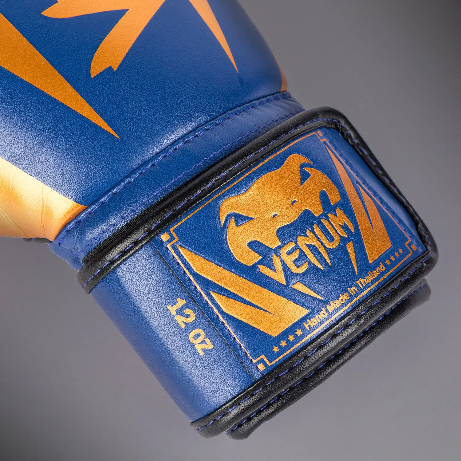 Venum Elite Boxing Gloves - Royal Blue - Special Edition етикет