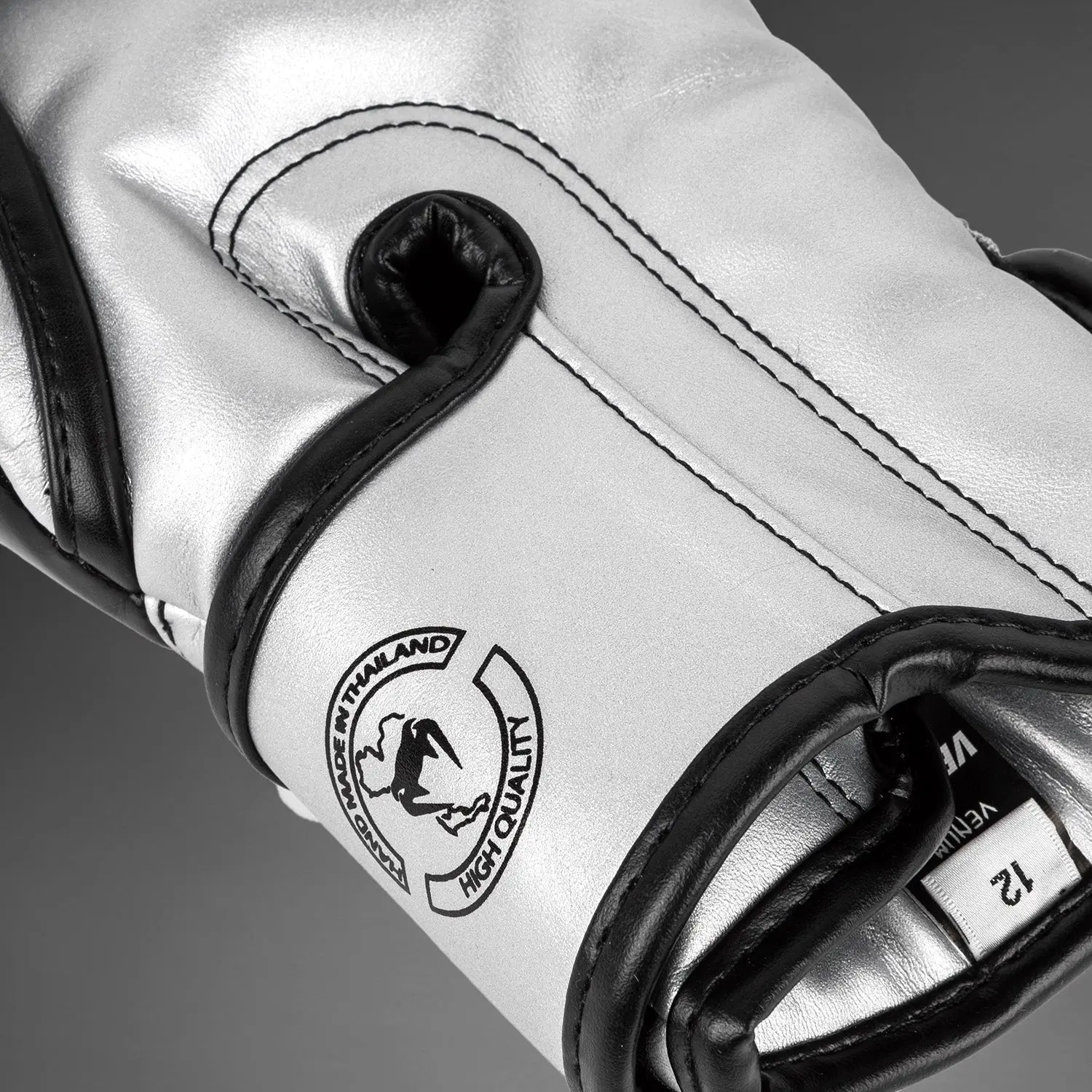Venum Elite Boxing Gloves - Silver/Black етикет за качество