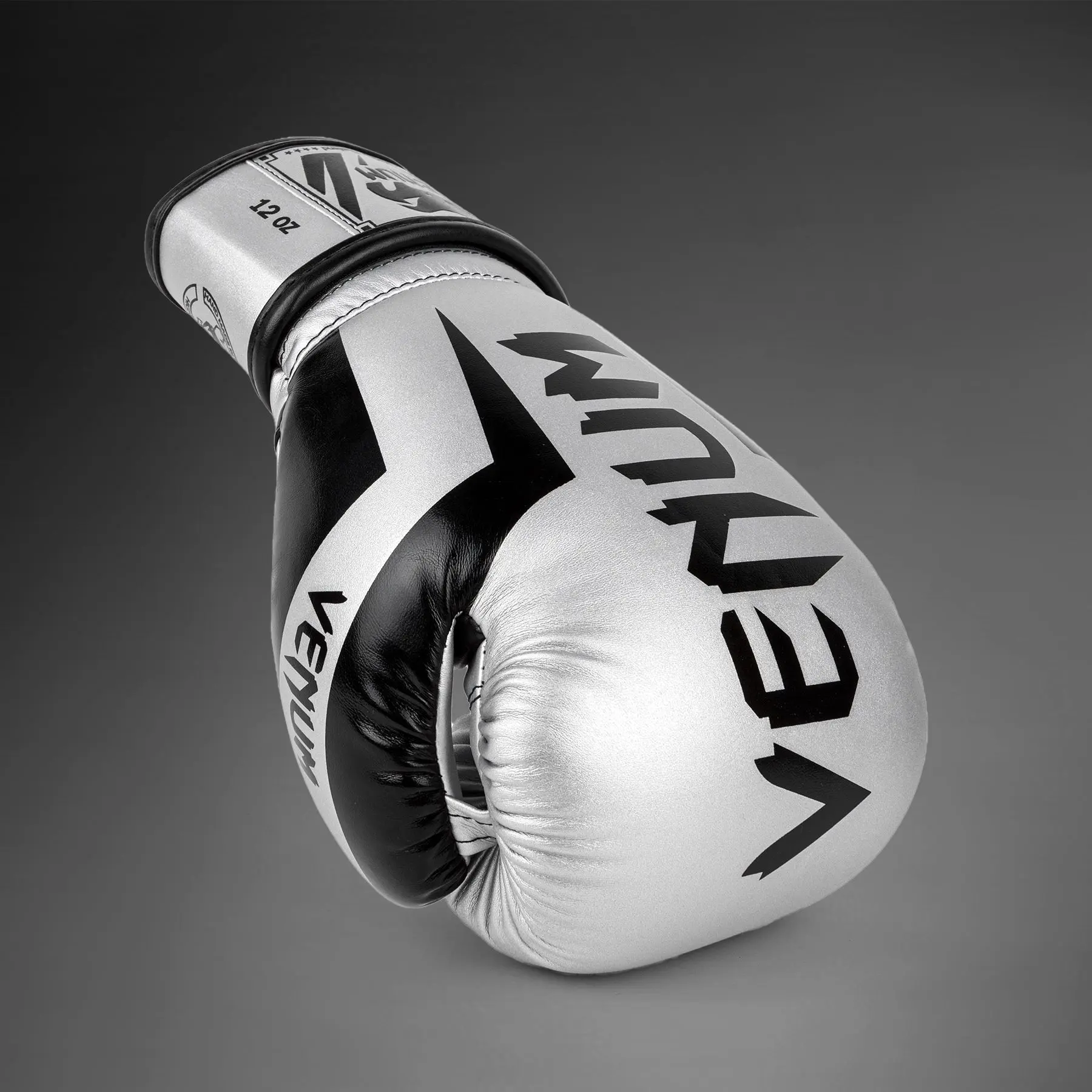 Venum Elite Boxing Gloves - Silver/Black в движение