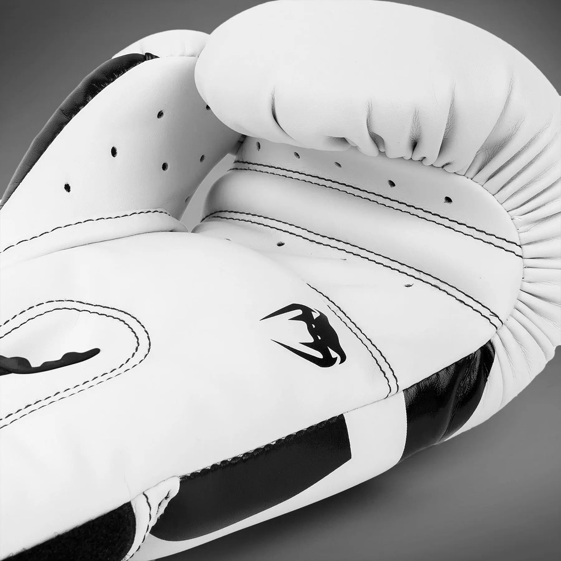 Venum Elite Boxing Gloves - White/Black детайл