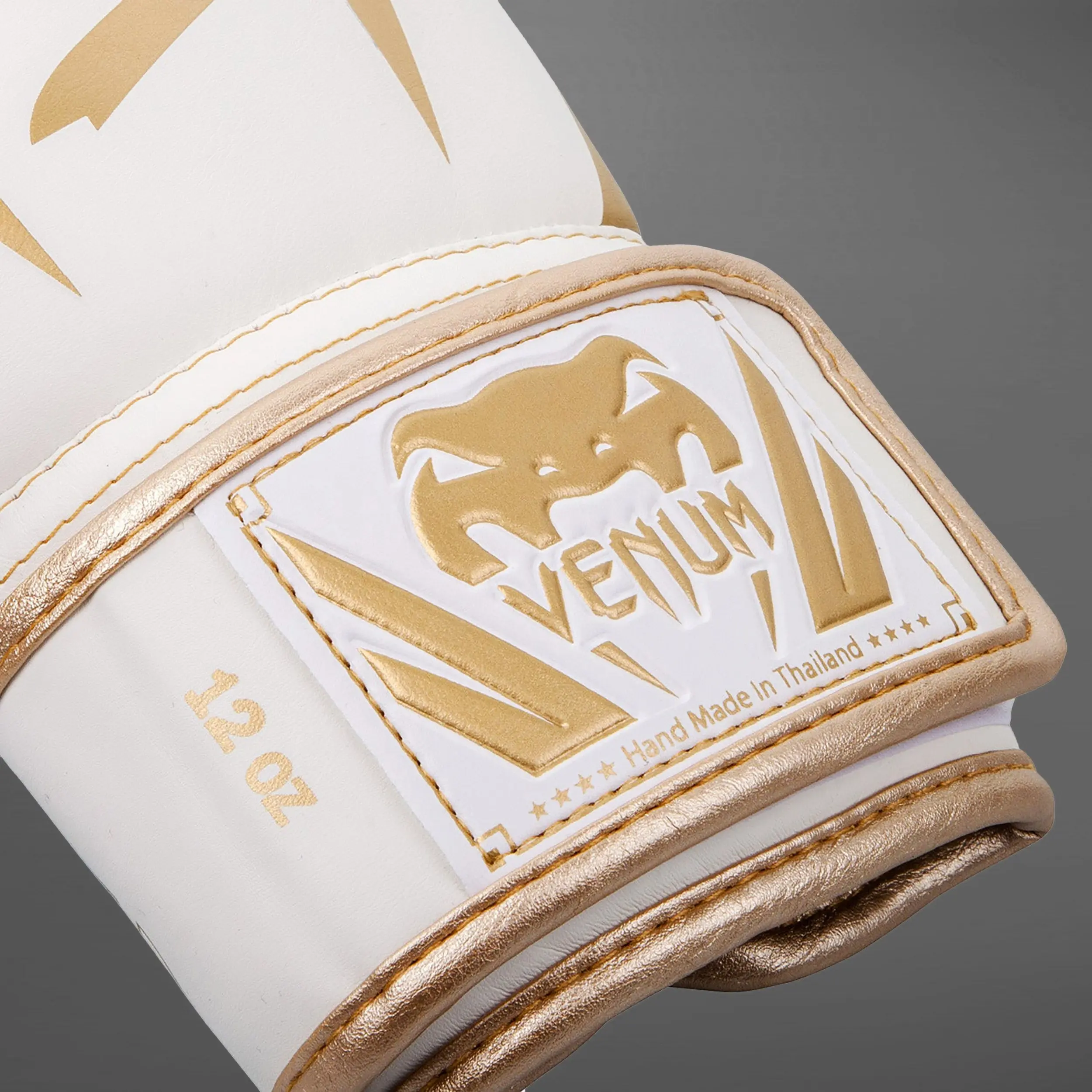 Venum Elite Boxing Gloves - White/Gold етикет