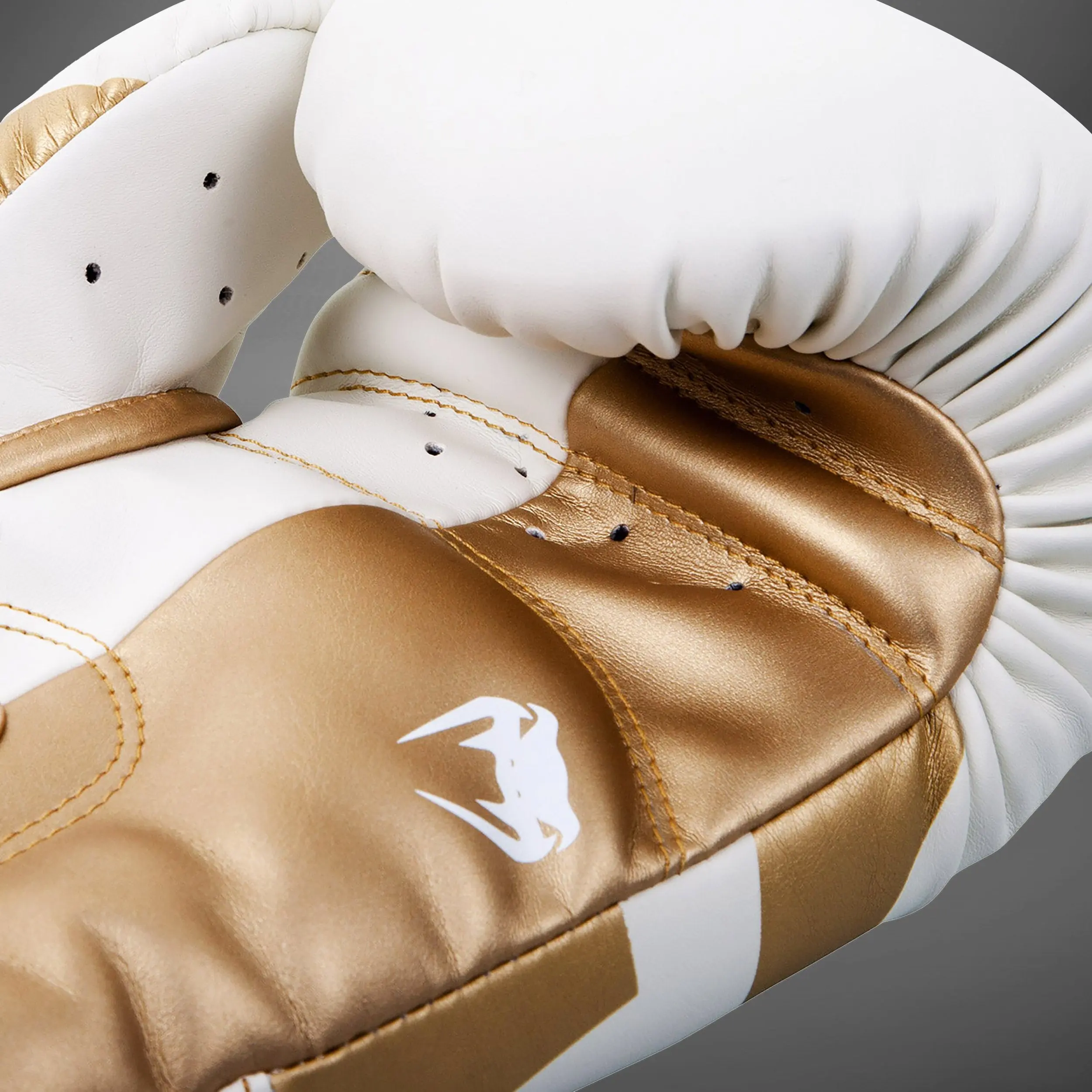 Venum Elite Boxing Gloves - White/Gold детайл