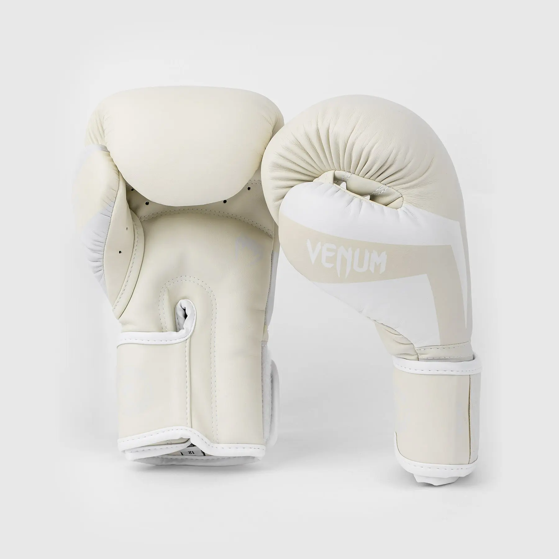 Venum Elite Boxing Gloves - White/Ivory, чифт ръкавици в близък план