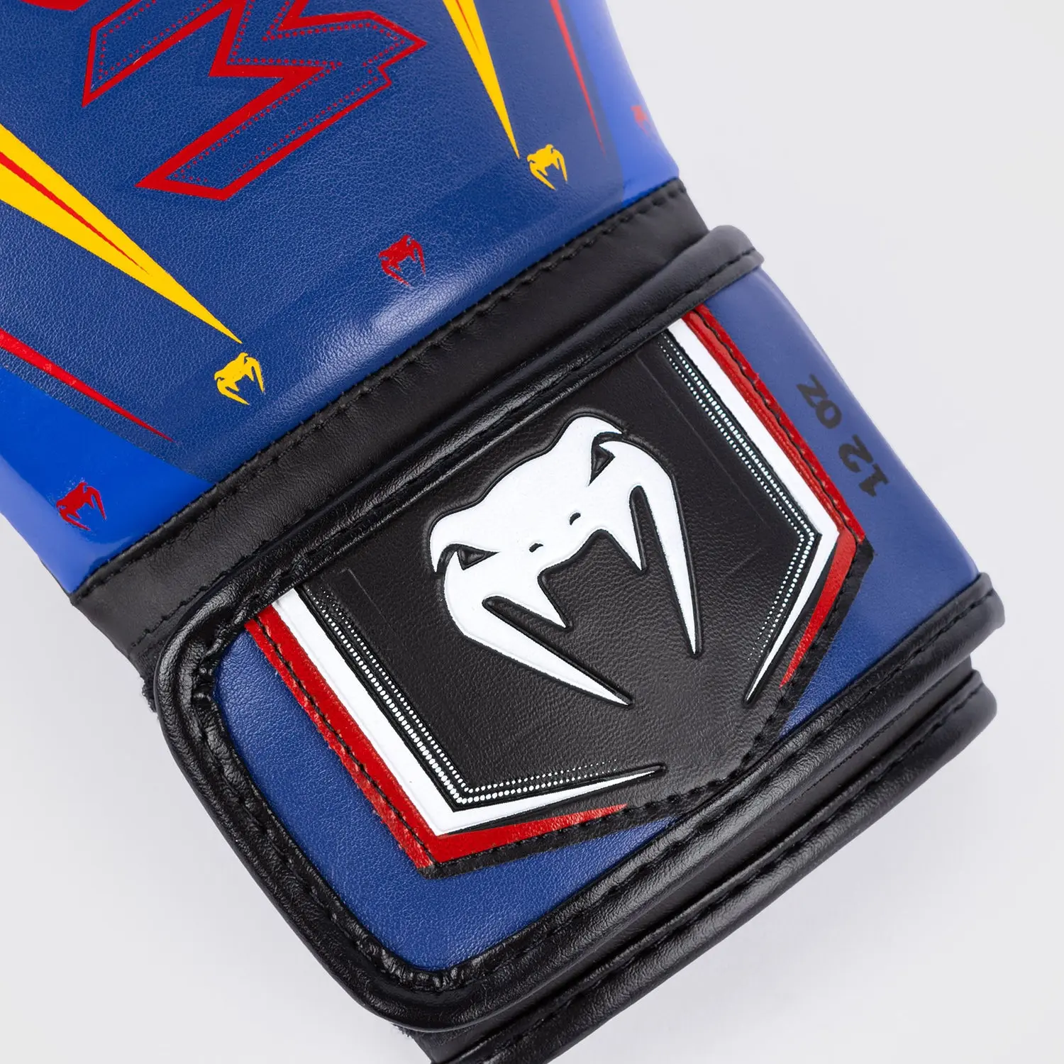 Venum Elite Evo Boxing Gloves - Blue/Yellow закопчаване