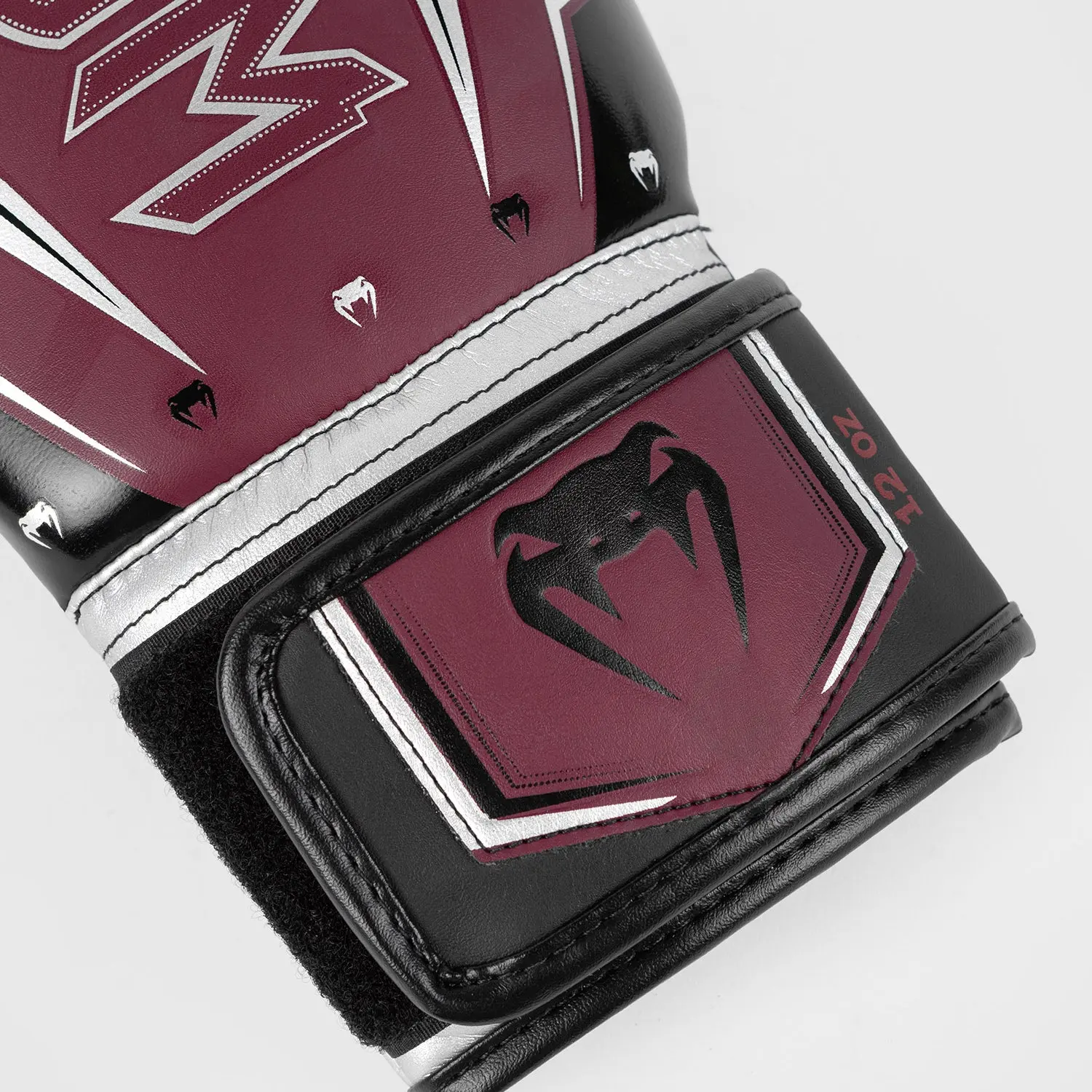 Venum Elite Evo Boxing Gloves - Burgundy/Silver закопчаване с велкро на ръкавица