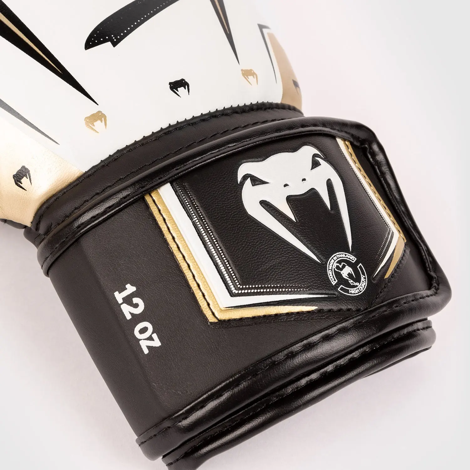 Venum Elite Evo Boxing Gloves - White/Gold детайл на закопчалката