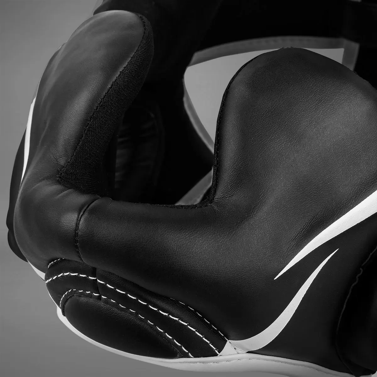 Venum Elite Headgear - Black/White детайл предпазители