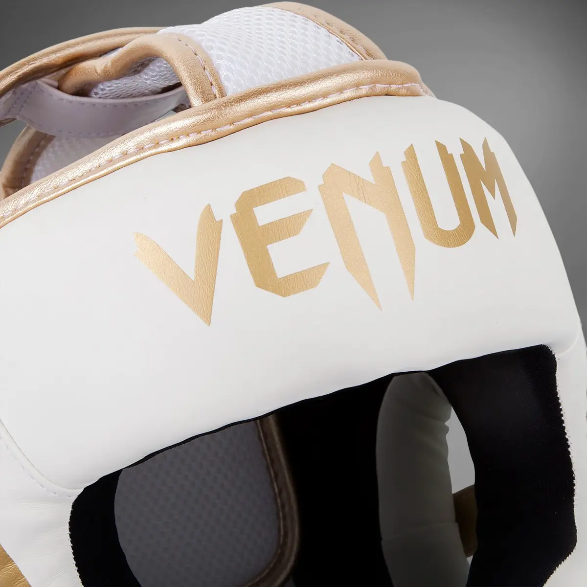 Venum Elite Headgear White/Gold детайл с лого Venum