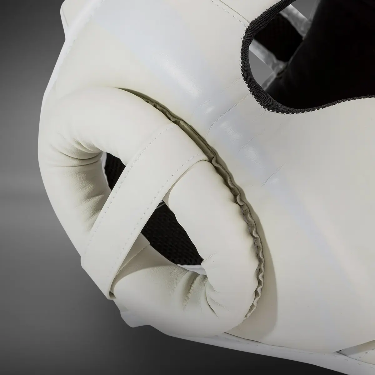 Venum Elite Headgear – White/White детайл от предната част