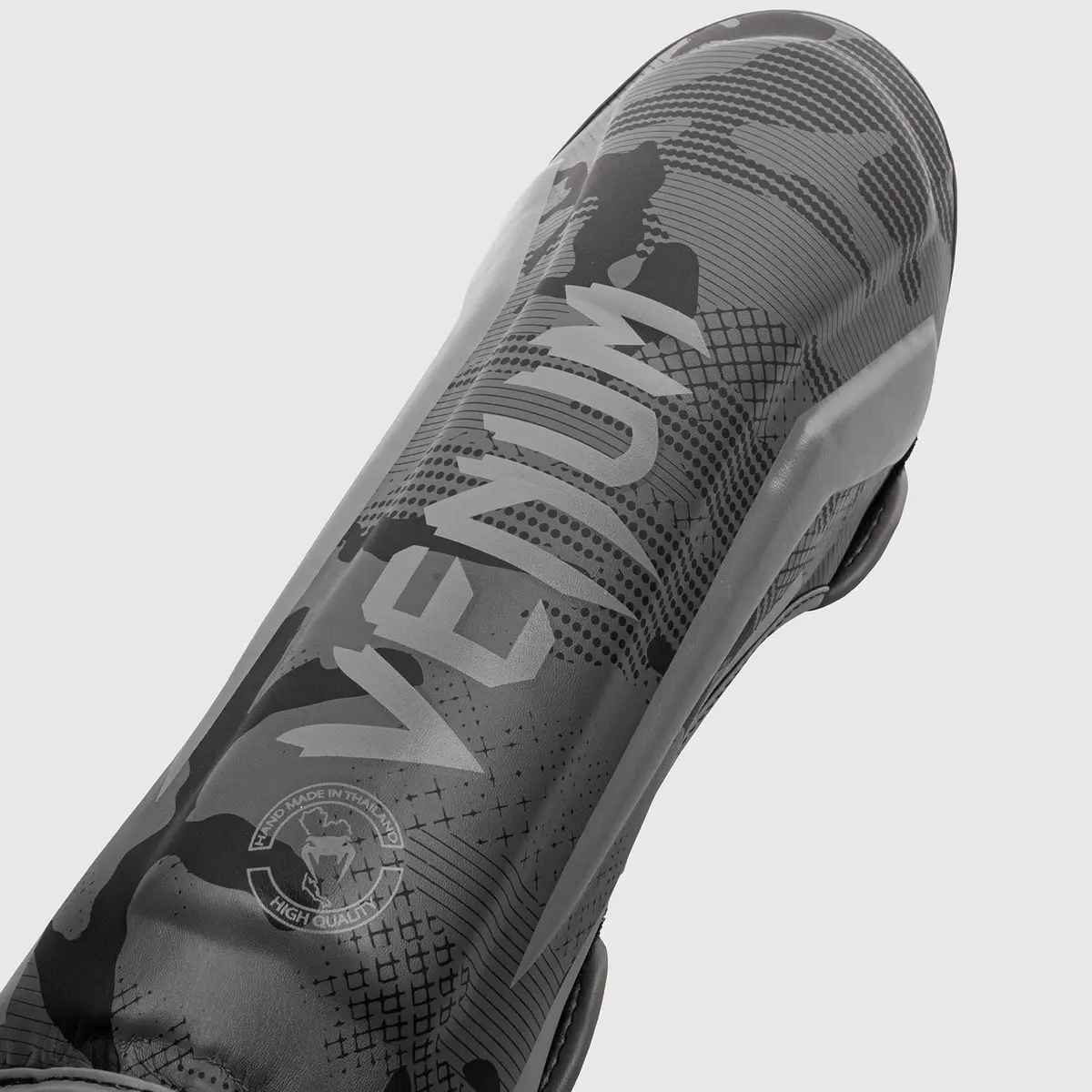 Venum Elite Shin Guard - Black Camo детайл ръчна изработка и качество