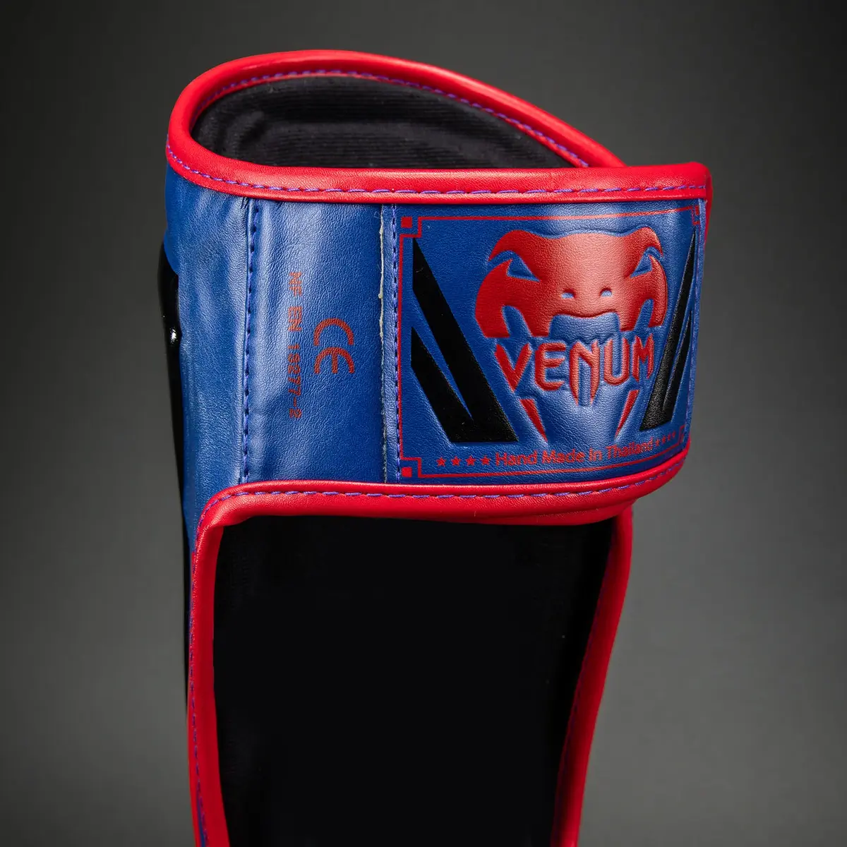 Venum Elite Shin Guards - Dark Blue/Red лого и етикет