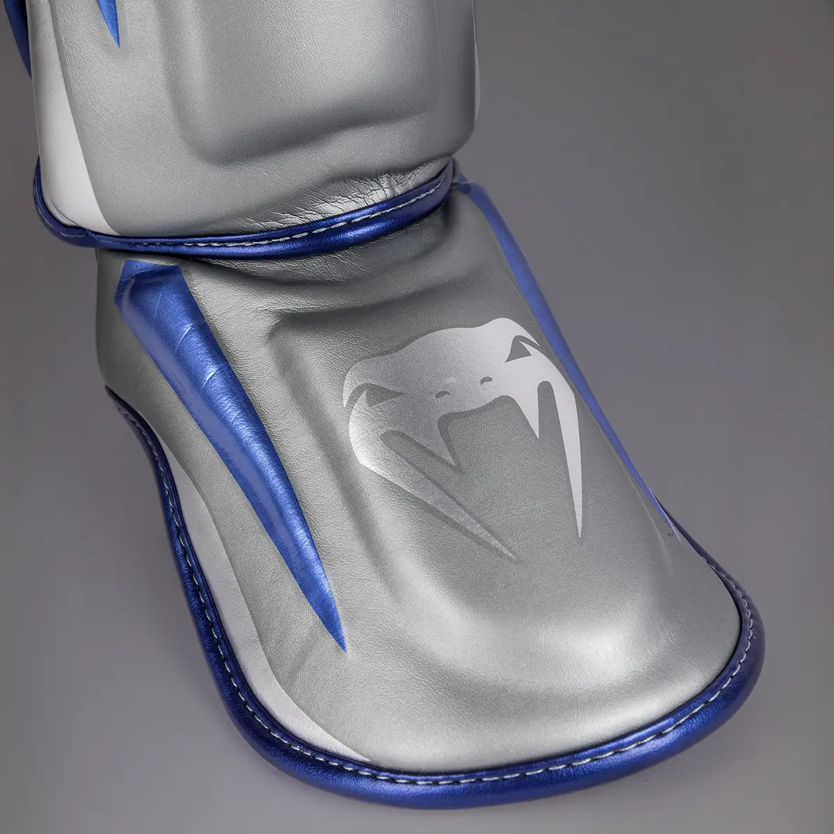 Venum Elite Shin Guards - Grey - Special Edition детайл предна част