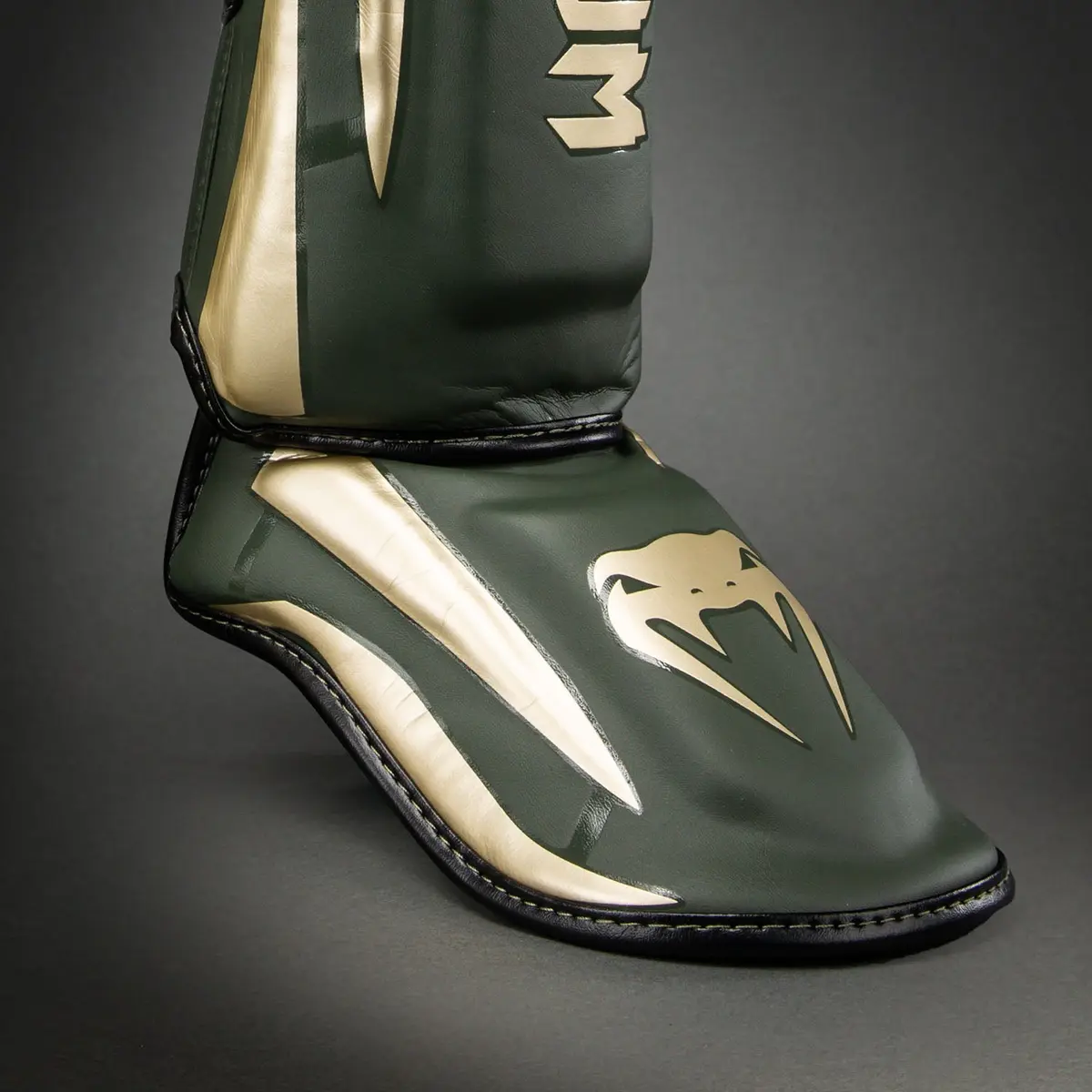 Venum Elite Shin Guards - Khaki детайл на стъпалото