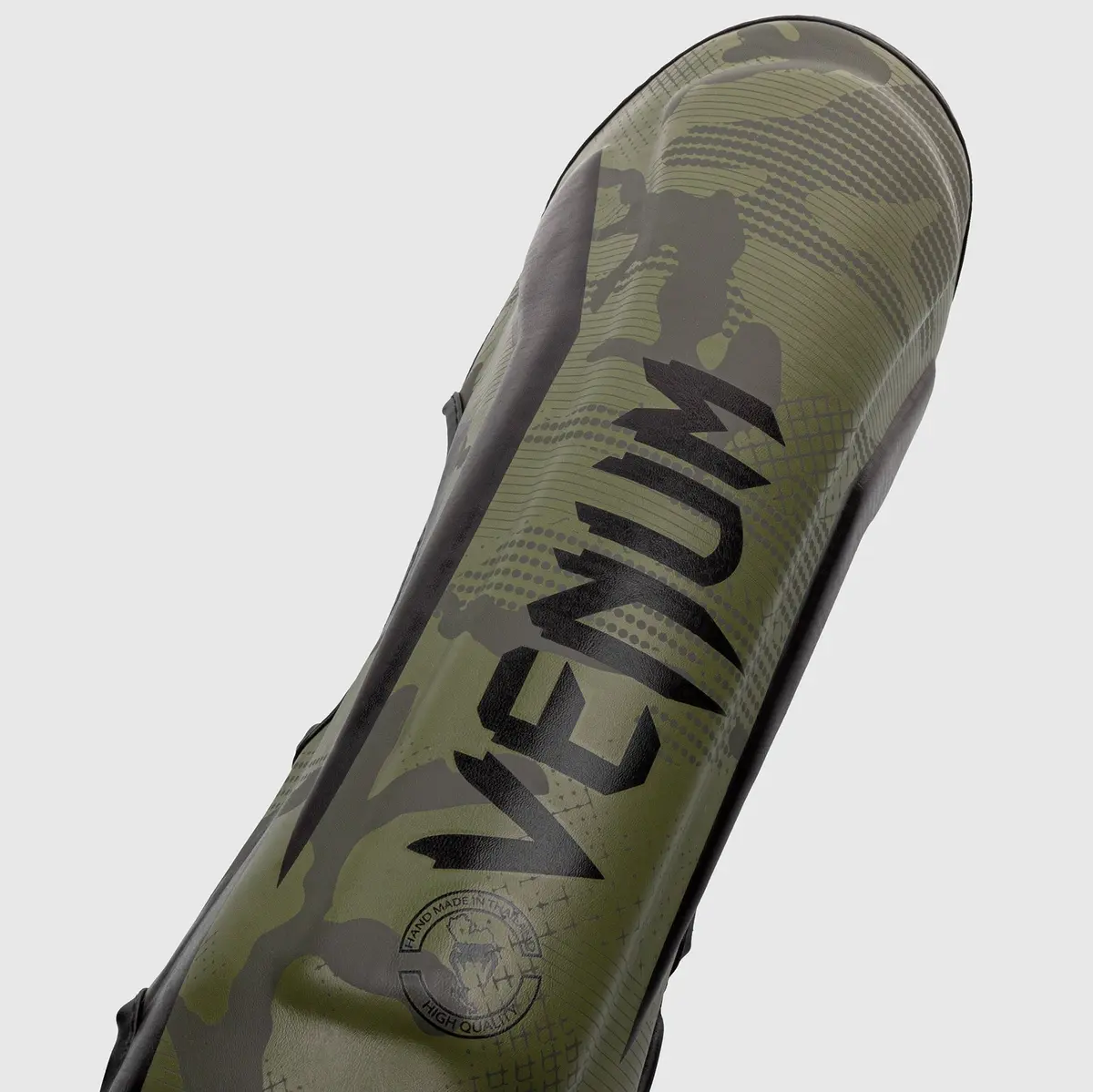 Venum Elite Shin Guard Khaki Camo детайл с лого