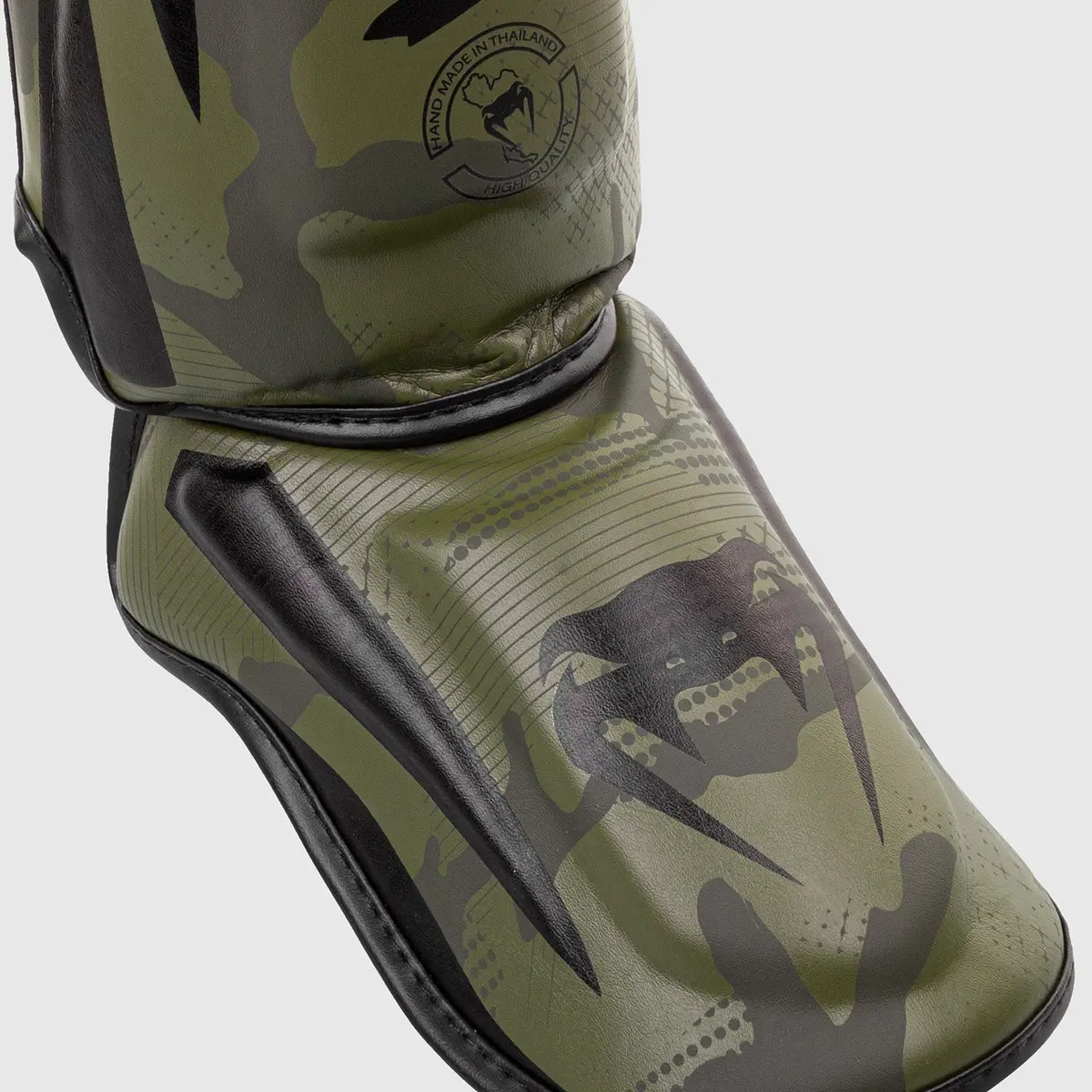 Venum Elite Shin Guard Khaki Camo детайл предна част