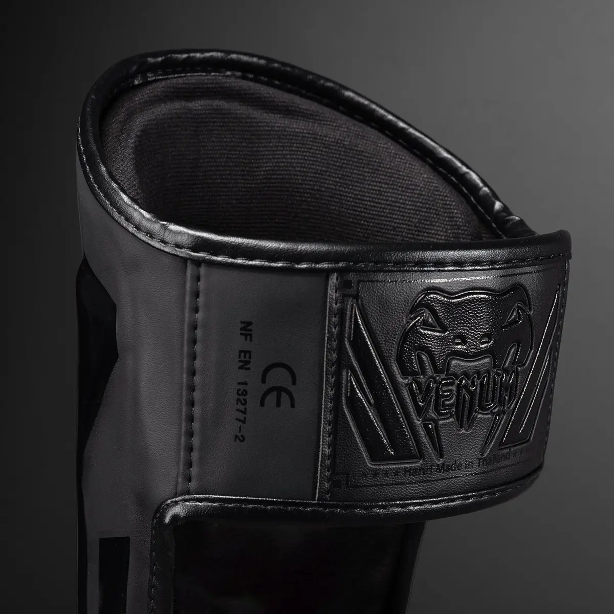 Venum Elite Standup Shin Guards - Matte/Black етикет със сертификат CE