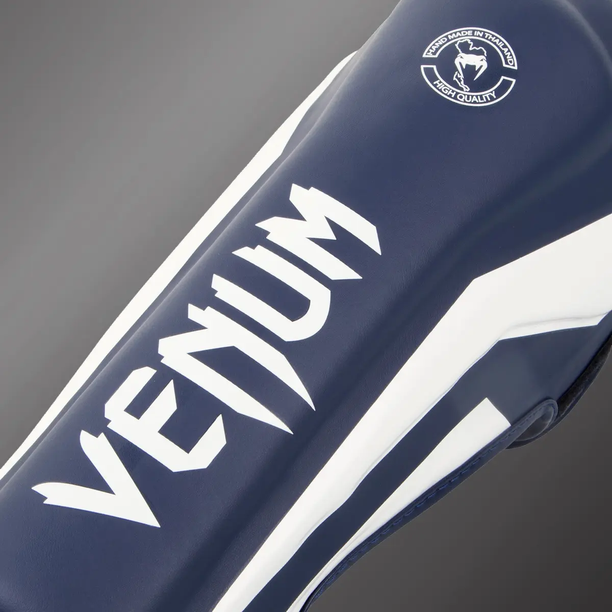 Venum Elite Standup Shin guards - White/Navy Blue детайл на логото