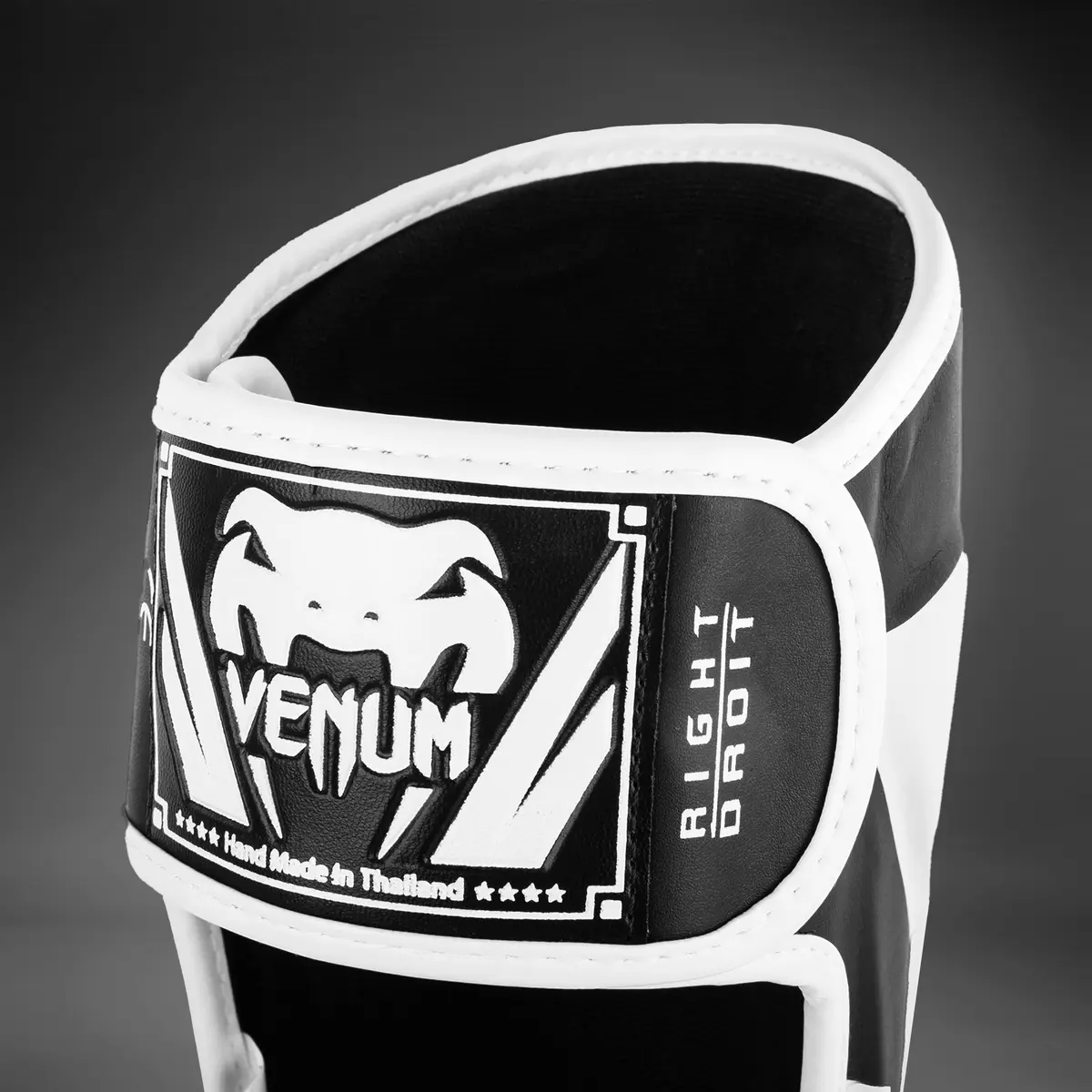 Venum Elite Standup Shinguards - Black/White преден изглед на лентата с велкро