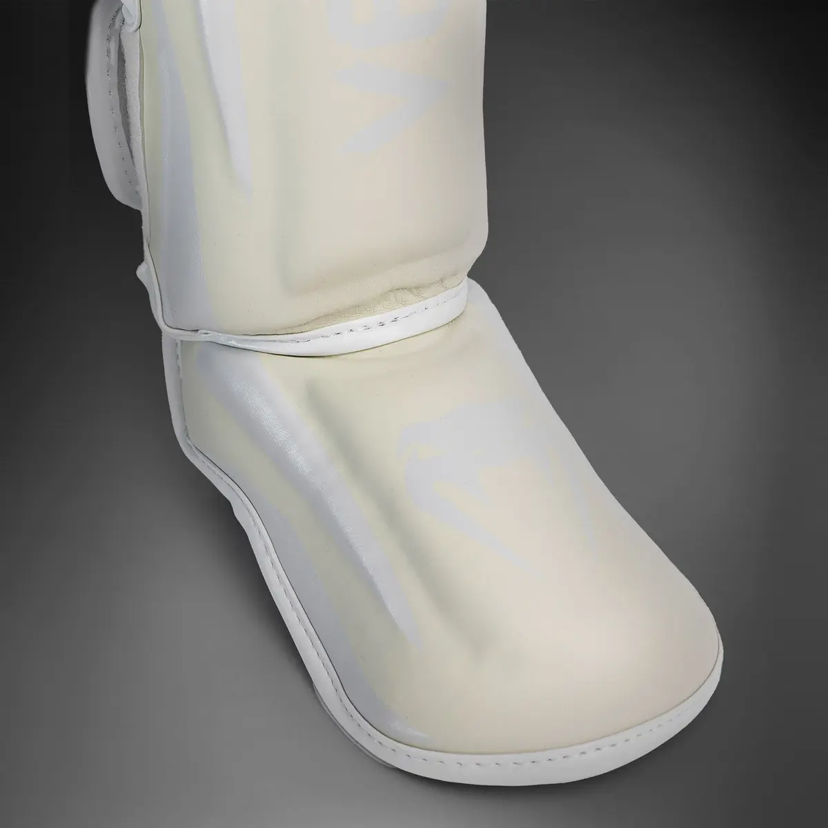 Venum Elite Standup Shinguards - White част от стъпалото
