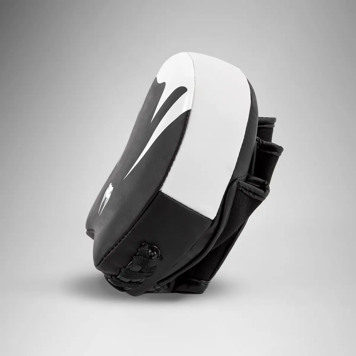 Venum Elite Thick Coaching Mitts Leather Mini (Pair) - Black/White страничен изглед