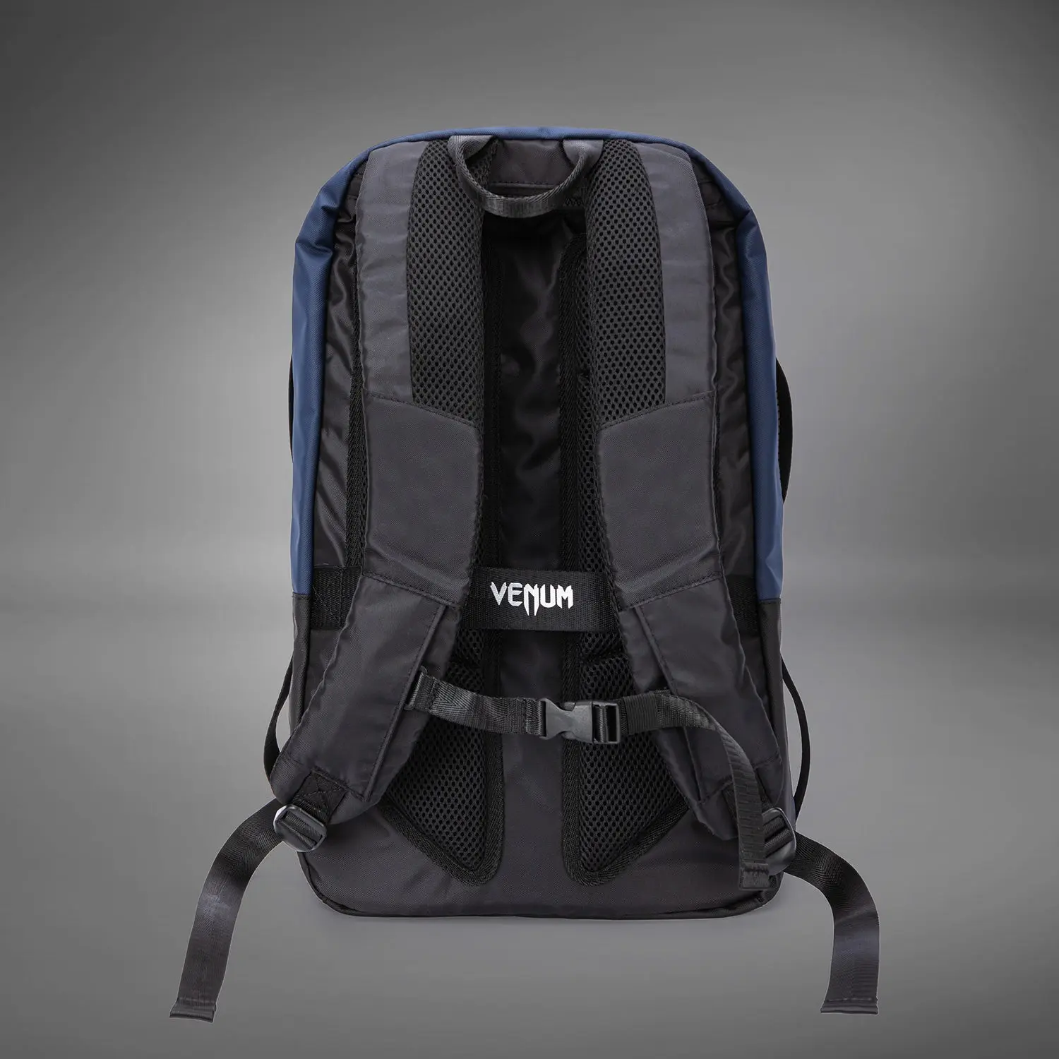 Venum Evo 2 Backpack (20-25L) - Black/Blue заден изглед с презрамки