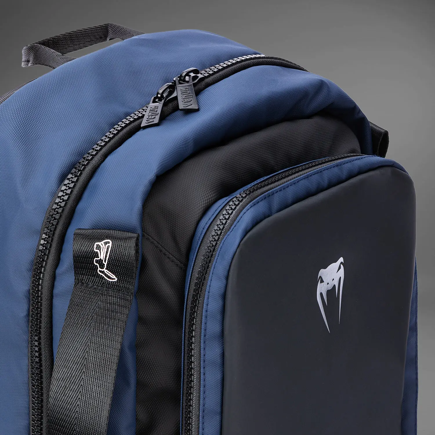 Venum Evo 2 Backpack (20-25L) - Black/Blue детайл от цип