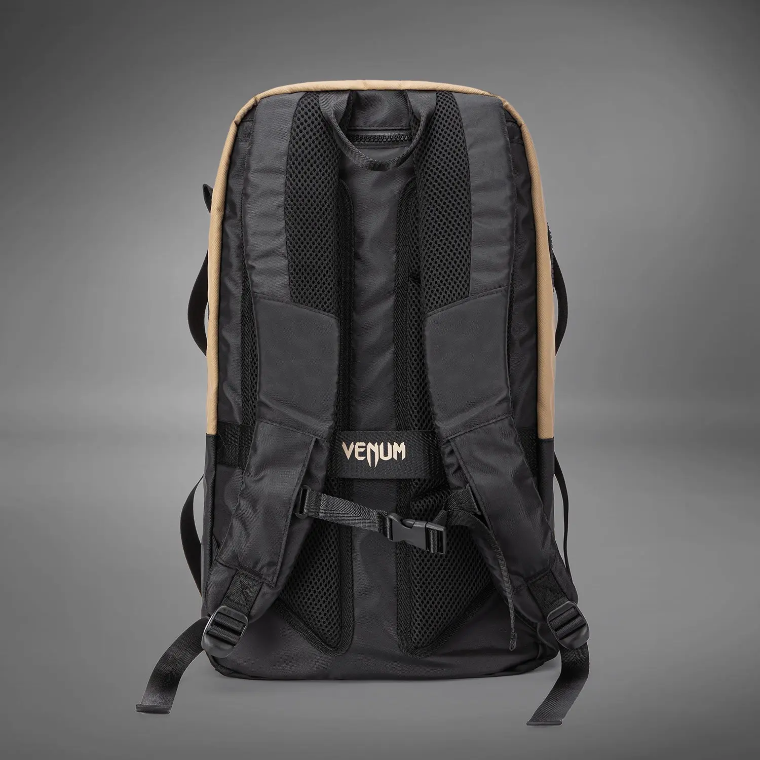 Venum Evo 2 Backpack (20-25L) - Black/Sand, заден изглед с презрамки