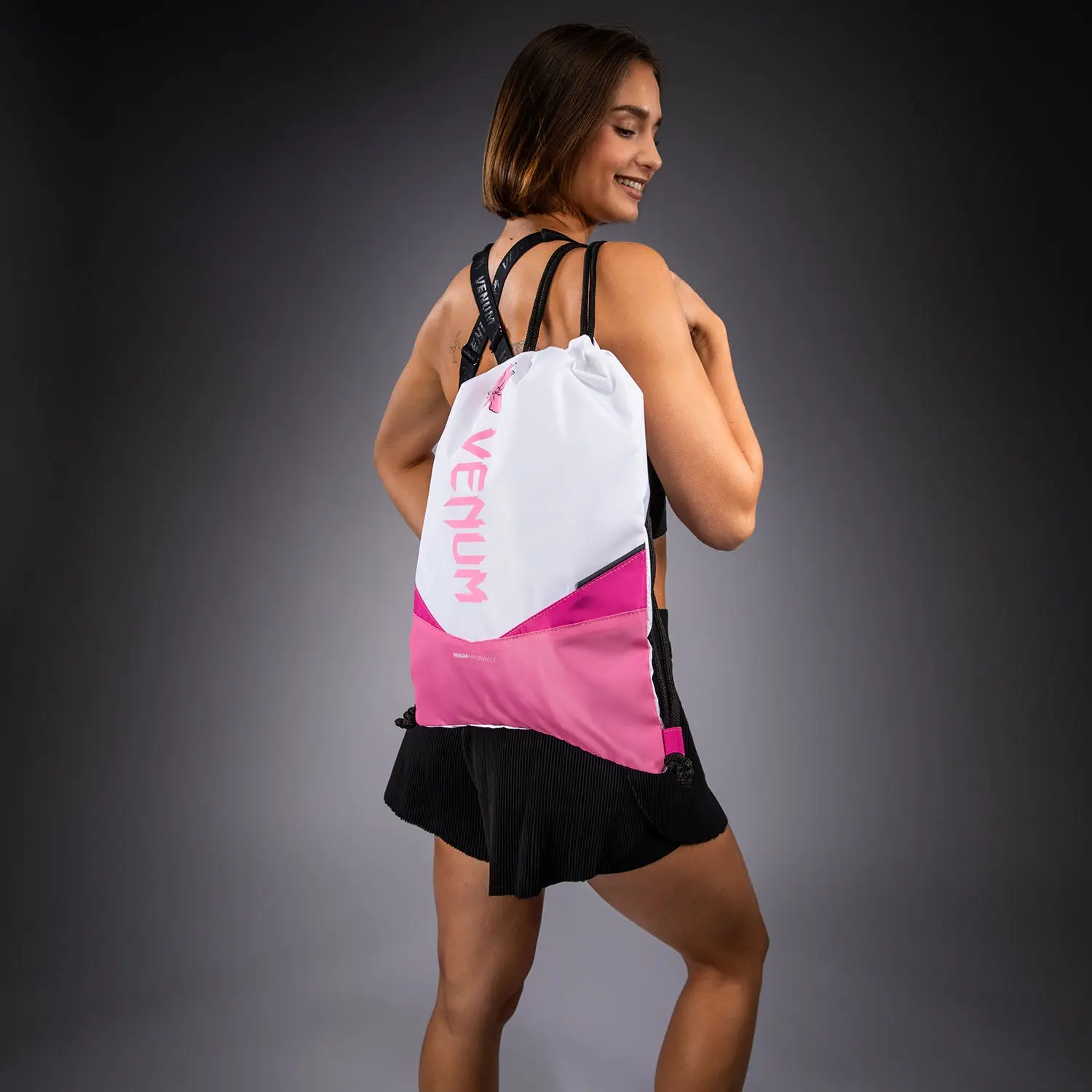 Venum Evo 2 Flower Drawstring Bag (10-15L) - White/Candy Pink носен от модел