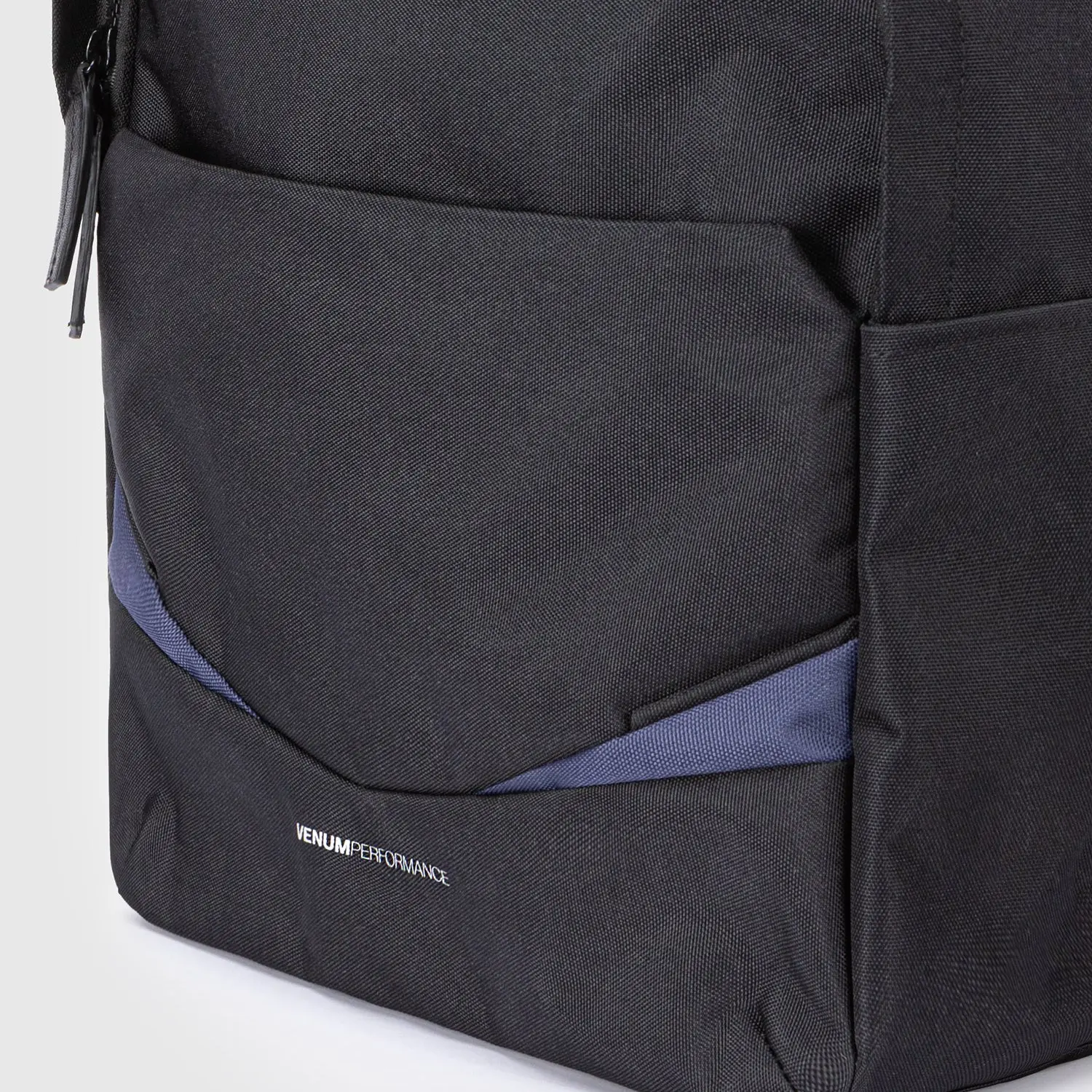 Venum Evo 2 Light Backpack (20-25L) - Black/Blue преден джоб и лого Venum Performance