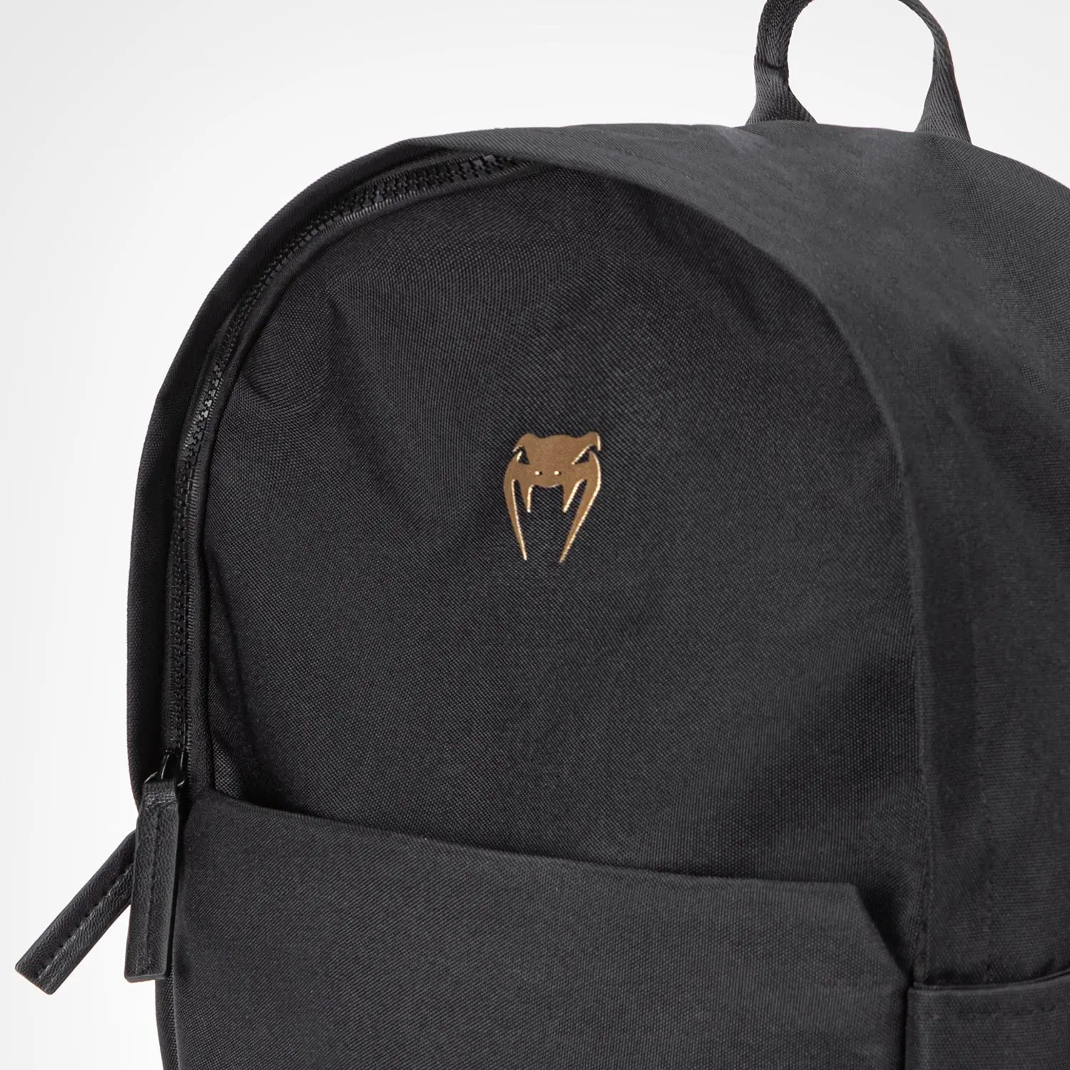 Venum Evo 2 Light Backpack (20-25L) - Black/Khaki, близък план на лого