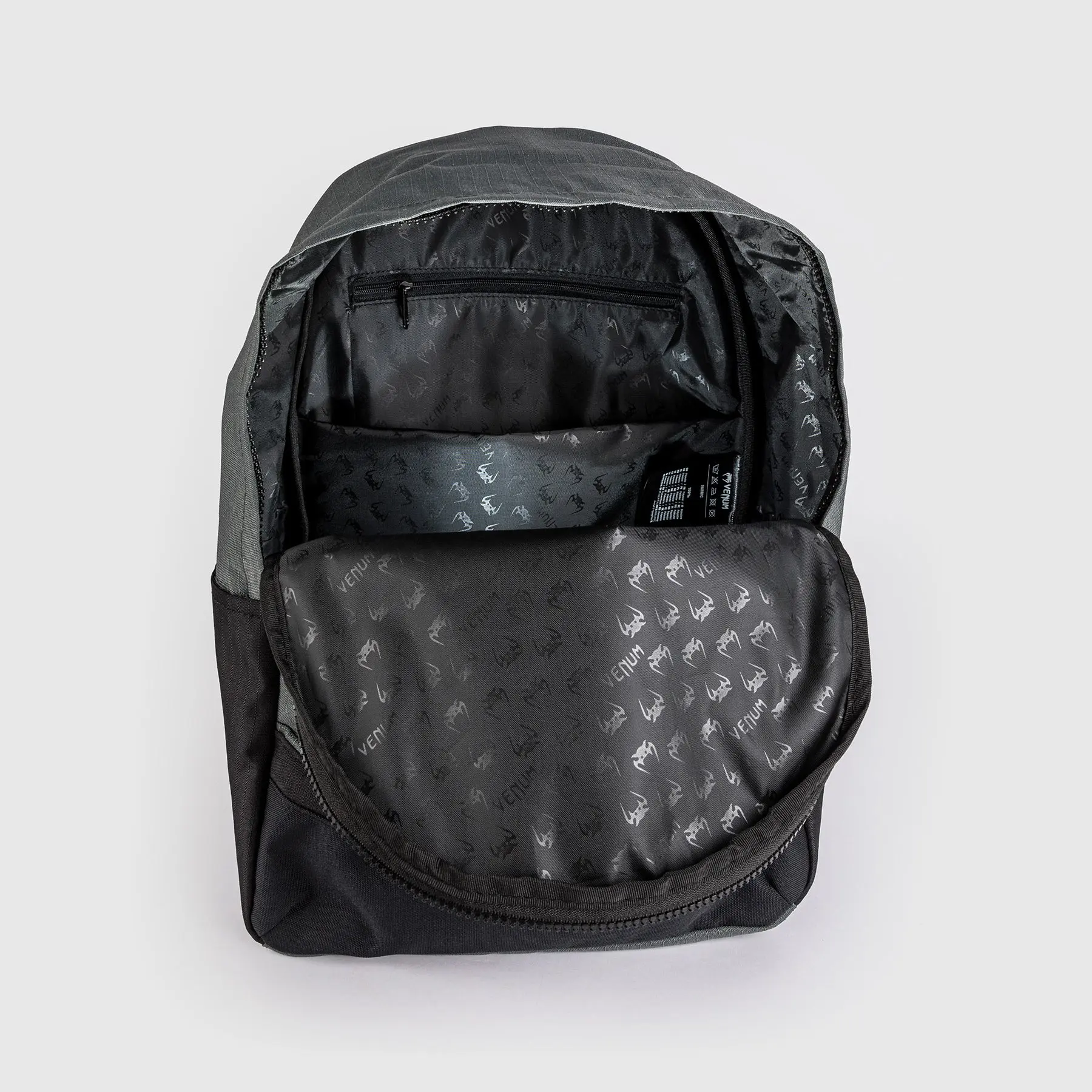 Venum Evo 2 Light Backpack (20-25L) - Black/Khaki, отворен вътрешен изглед