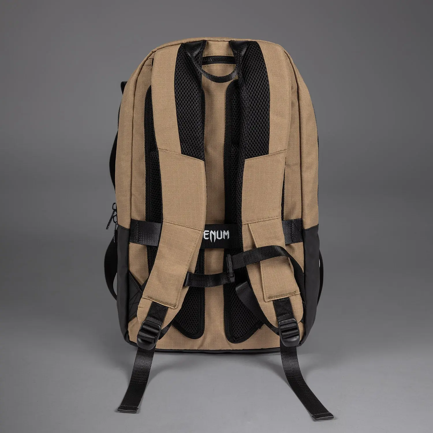 Venum Evo 2 Ripstop BackPack (20-25L) - Dune, заден изглед с презрамки