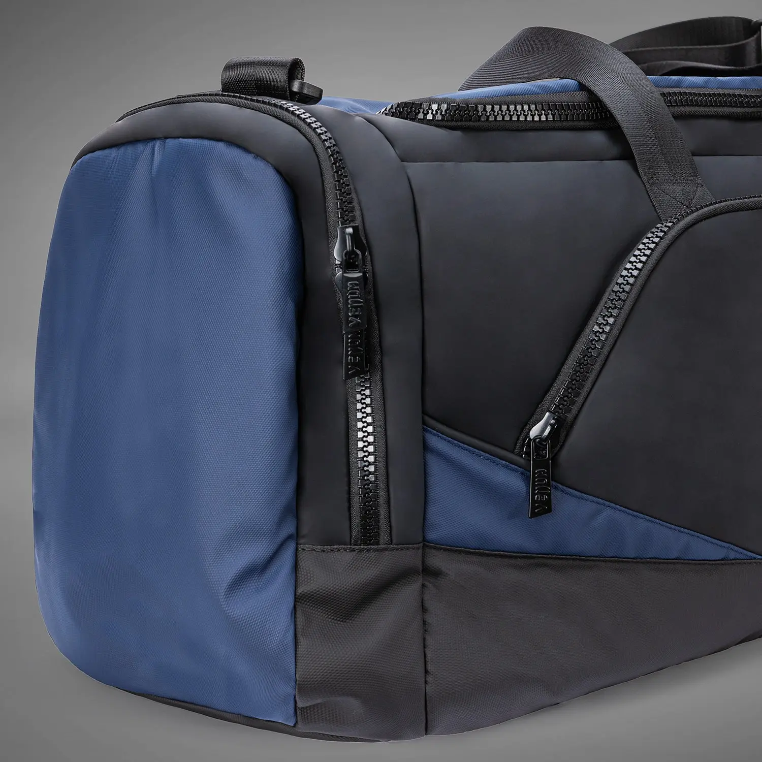 Venum Evo 2 Trainer Lite Duffle Bag (55-63L) - Black/Blue, детайл на страничния джоб и цип